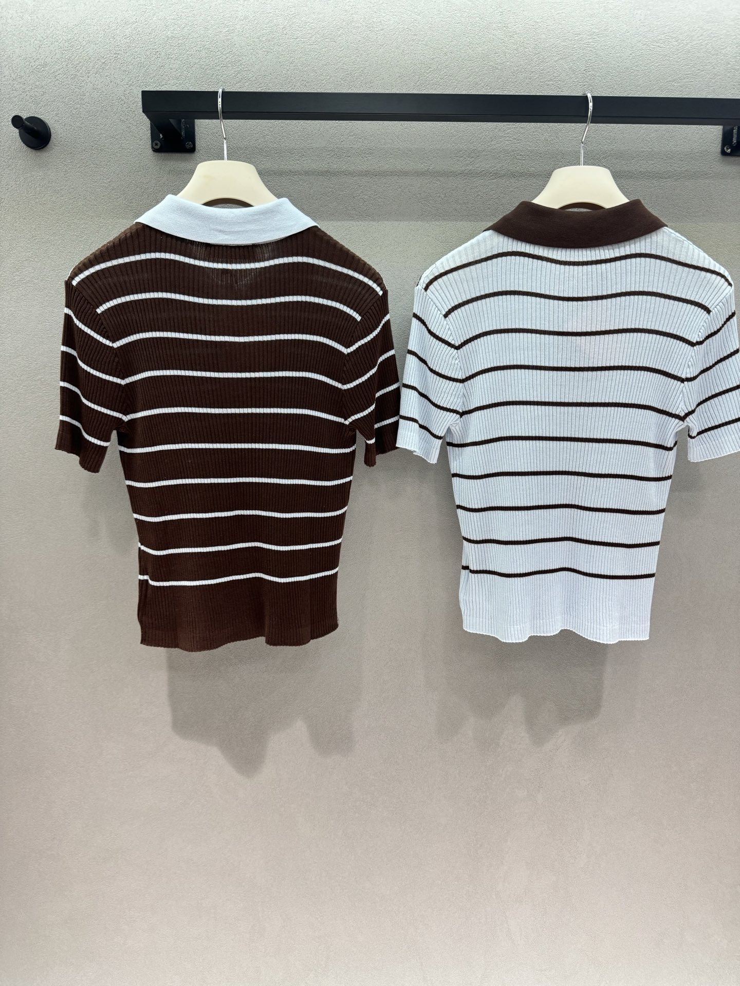 ￼ 🌾2026 SPring&Summer ！MM经典条纹撞色Polo领，永不过时的学院风，坑条修身版型