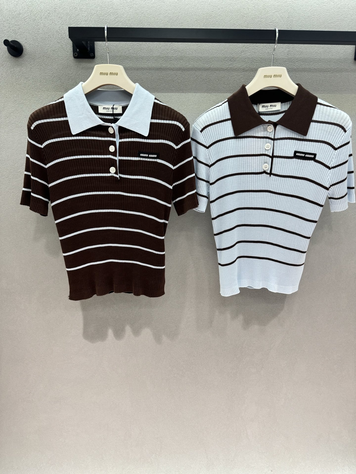 ￼ 🌾2026 SPring&Summer ！MM经典条纹撞色Polo领，永不过时的学院风，坑条修身版型