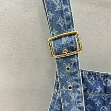 🌾2026 SPring&Summer !1V,老花做旧洗水背带短裤,可调节的金色背带扣细节拉满,随  🌾2026 SPring&Summer !1V,老花做旧洗水背带短裤,可调节的金色背带扣细节拉满,随