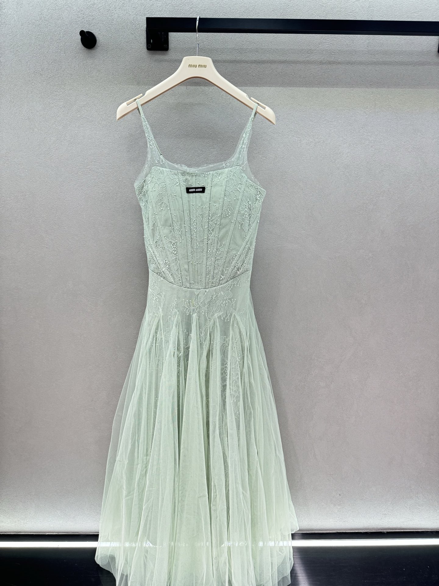 NO:872074,2026 Spring&Summer fishbone corset dress, this mint green gauze skirt is so beautiful that it is so beautiful that it makes you speechless. The fishbone corset design shows off your slim waist, and the large A-line skirt is flexible and elegant. It is full of details and has a hazy soft light. It is gentle and noble. Wear it on a date or outing and it will instantly turn the whole show into a beauty~ Three sizes!  ,,skirts,198609092026 Spring&Summer 鱼骨束腰连衣裙, 这条薄荷绿纱裙直接美到失语, 鱼骨束腰设计超显腰细, A字大裙摆灵动又飘逸, 细节感拉满,自带朦胧柔光感,温柔又贵气,约会、出游穿它直接美翻全场～ 三码！,,skirts,,Women's clothing