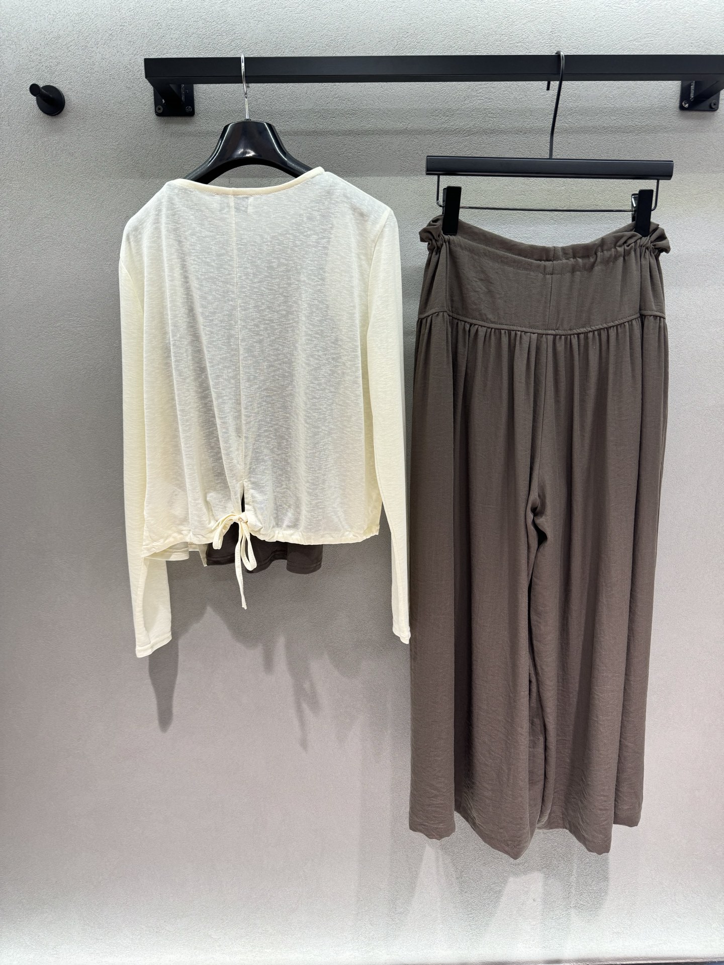 ￼ 🌾2026 SPring&Summer ！小香奈儿休闲三件套，温柔低饱和配色自带显贵滤镜，米白防晒开