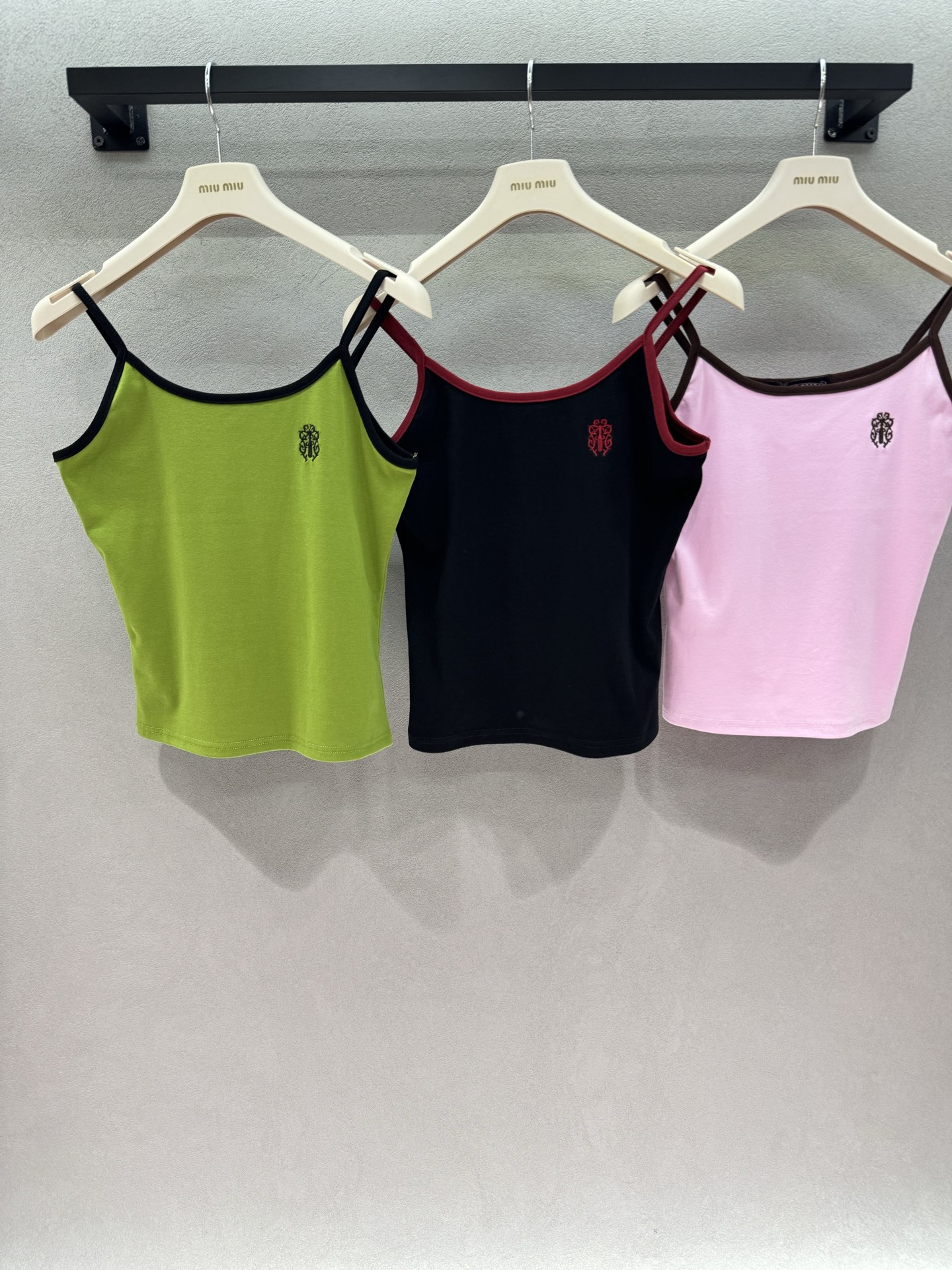 ￼ 🌾2026 SPring&Summer ！克罗*心，撞色吊带，拒绝千篇一律的基础吊带！撞色包边+复古