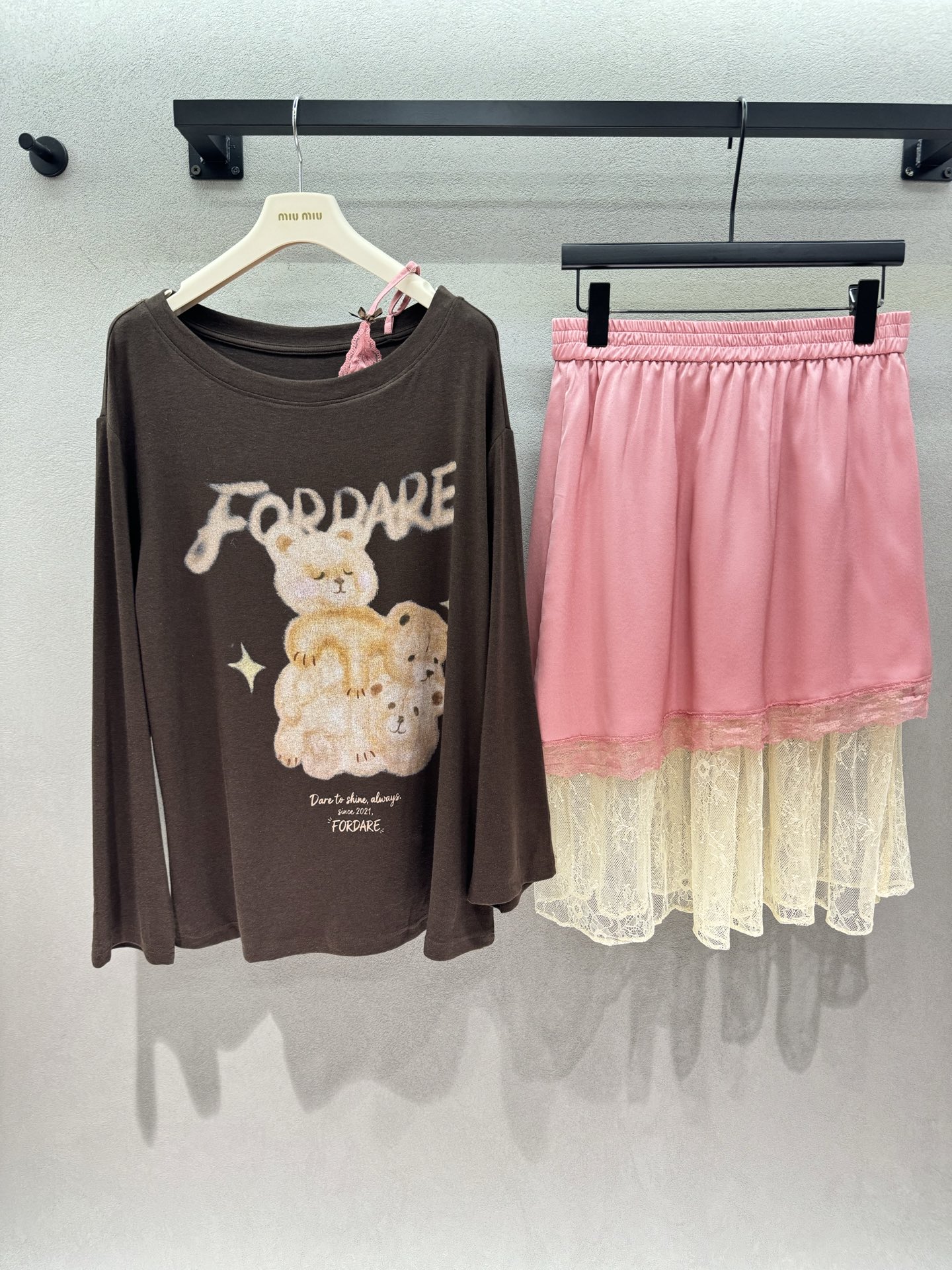 ￼ 🌾2026 SPring&Summer /套！FD松弛感少女套装，咖粉配色温柔到骨子里，复古咖小熊斜