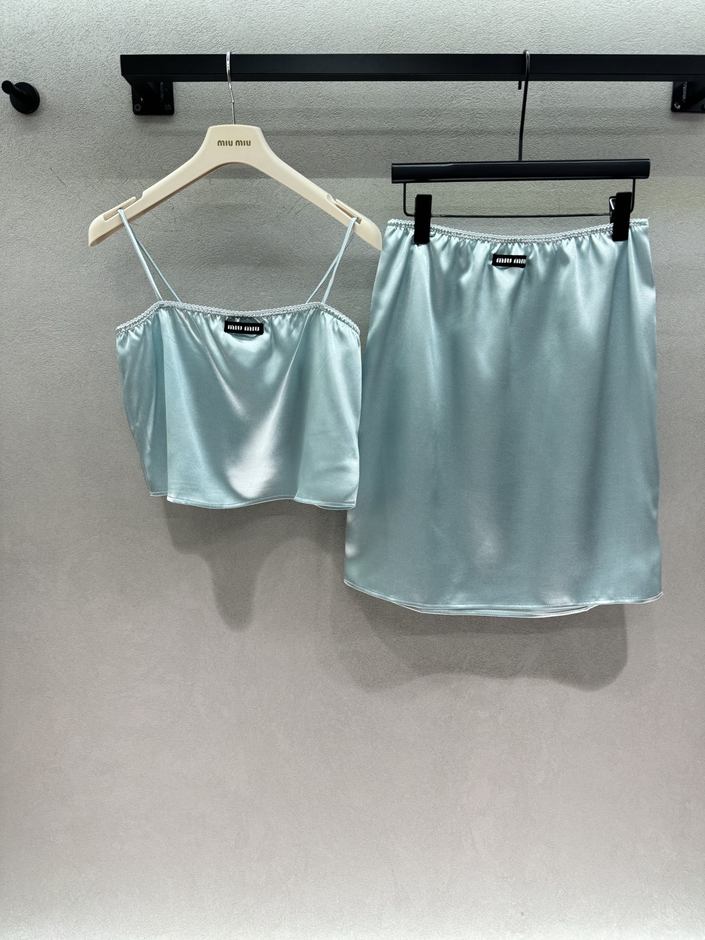 🌾2026 SPring&Summer /套！MM，梦中情蓝醋酸套装！冰蓝色缎面真的温柔到骨子里，细吊带