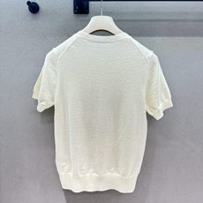 🌾2026 SPring&Summer !CD重工刺绣针织短袖,低调精致轻奢款,奶白纯净底色弱化张扬,靠 🌾2026 SPring&Summer !CD重工刺绣针织短袖,低调精致轻奢款,奶白纯净底色弱化张扬,靠