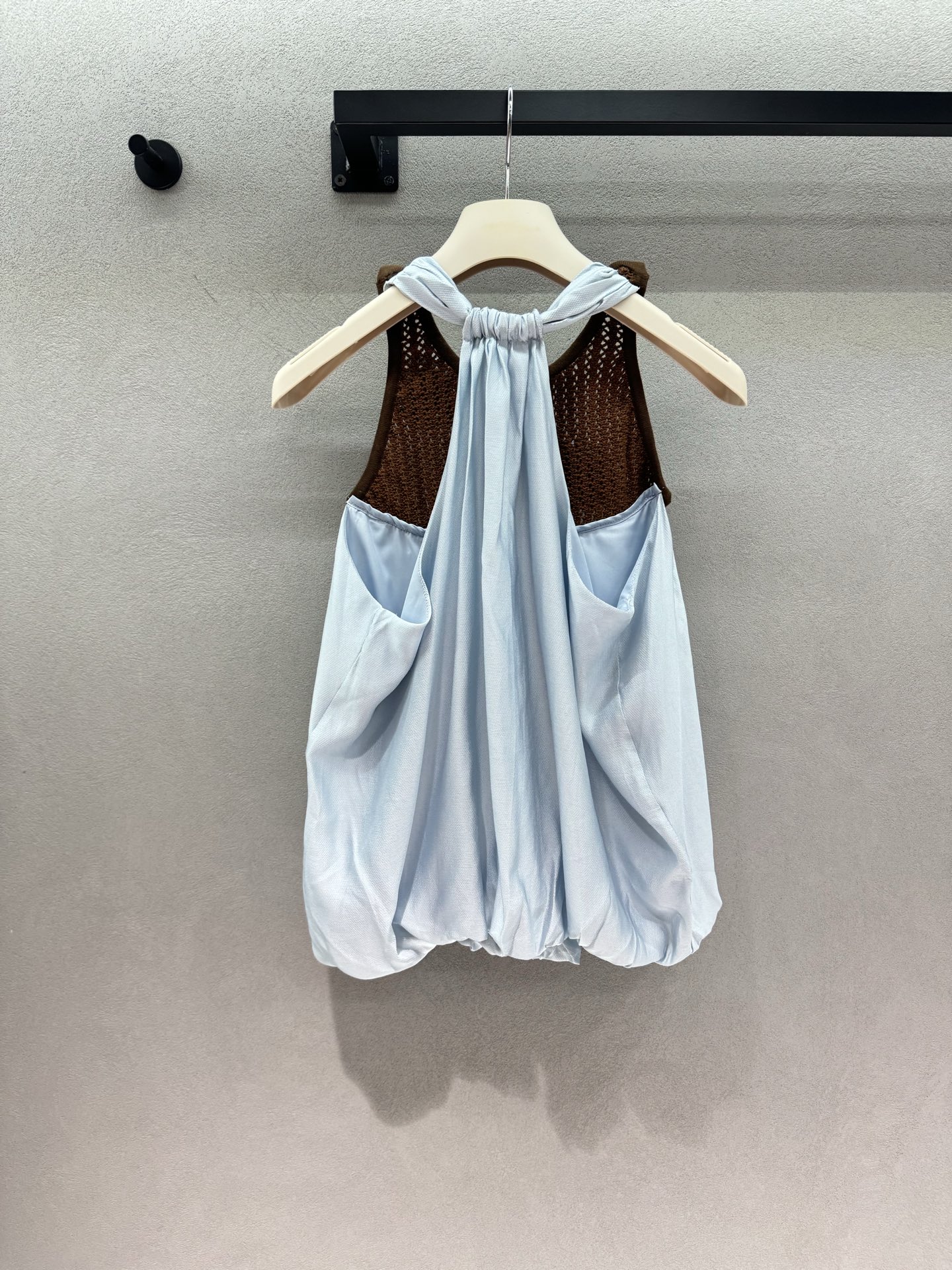 🌾2026 SPring&Summer ！Pala*手工立体山茶花钩织上衣，挂脖系带露出漂亮肩颈，浅蓝花