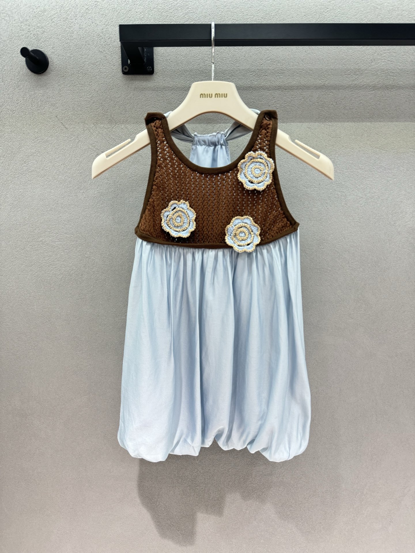 🌾2026 SPring&Summer ！Pala*手工立体山茶花钩织上衣，挂脖系带露出漂亮肩颈，浅蓝花