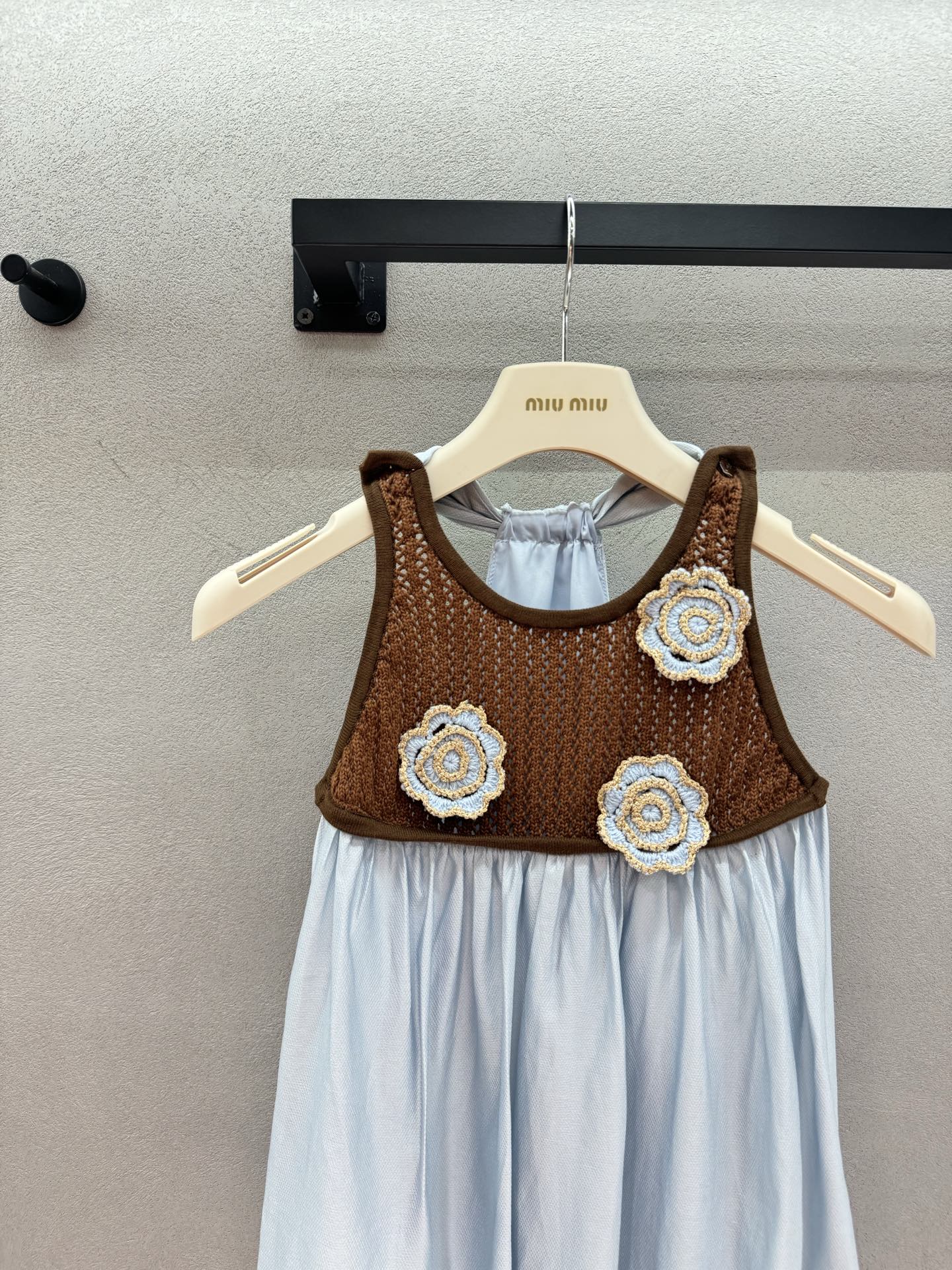 🌾2026 SPring&Summer ！Pala*手工立体山茶花钩织上衣，挂脖系带露出漂亮肩颈，浅蓝花