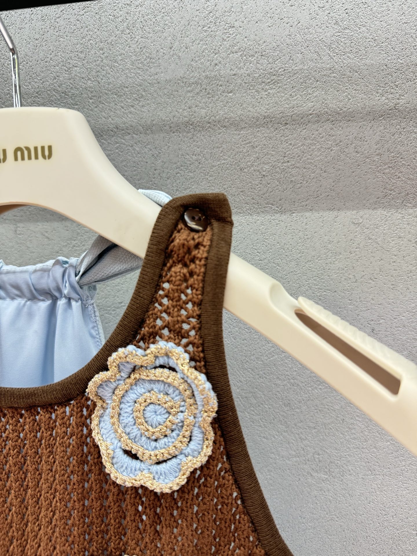 🌾2026 SPring&Summer ！Pala*手工立体山茶花钩织上衣，挂脖系带露出漂亮肩颈，浅蓝花