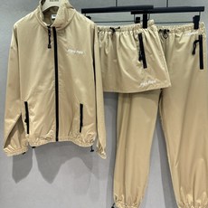 ❄️2026 Autumn and Winter❄️ 外套 MM卡其冲锋套装,休闲随性氛围感🤎 酷感休闲三件套直接拿捏 ❄️2026 Autumn and Winter❄️ 外套 MM卡其冲锋套装,休闲随性氛围感🤎 酷感休闲三件套直接拿捏