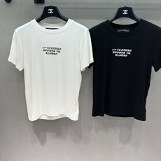 2026 Spring&Summer 。 !克罗*,烫钻十字架短款T, 黑白两色可选,不挑搭配超好入手 前胸哥特字体印花 2026 Spring&Summer 。 !克罗*,烫钻十字架短款T, 黑白两色可选,不挑搭配超好入手 前胸哥特字体印花