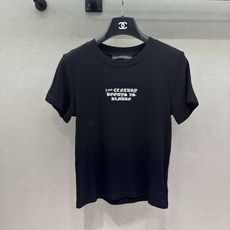 2026 Spring&Summer 。 !克罗*,烫钻十字架短款T, 黑白两色可选,不挑搭配超好入手 前胸哥特字体印花 2026 Spring&Summer 。 !克罗*,烫钻十字架短款T, 黑白两色可选,不挑搭配超好入手 前胸哥特字体印花