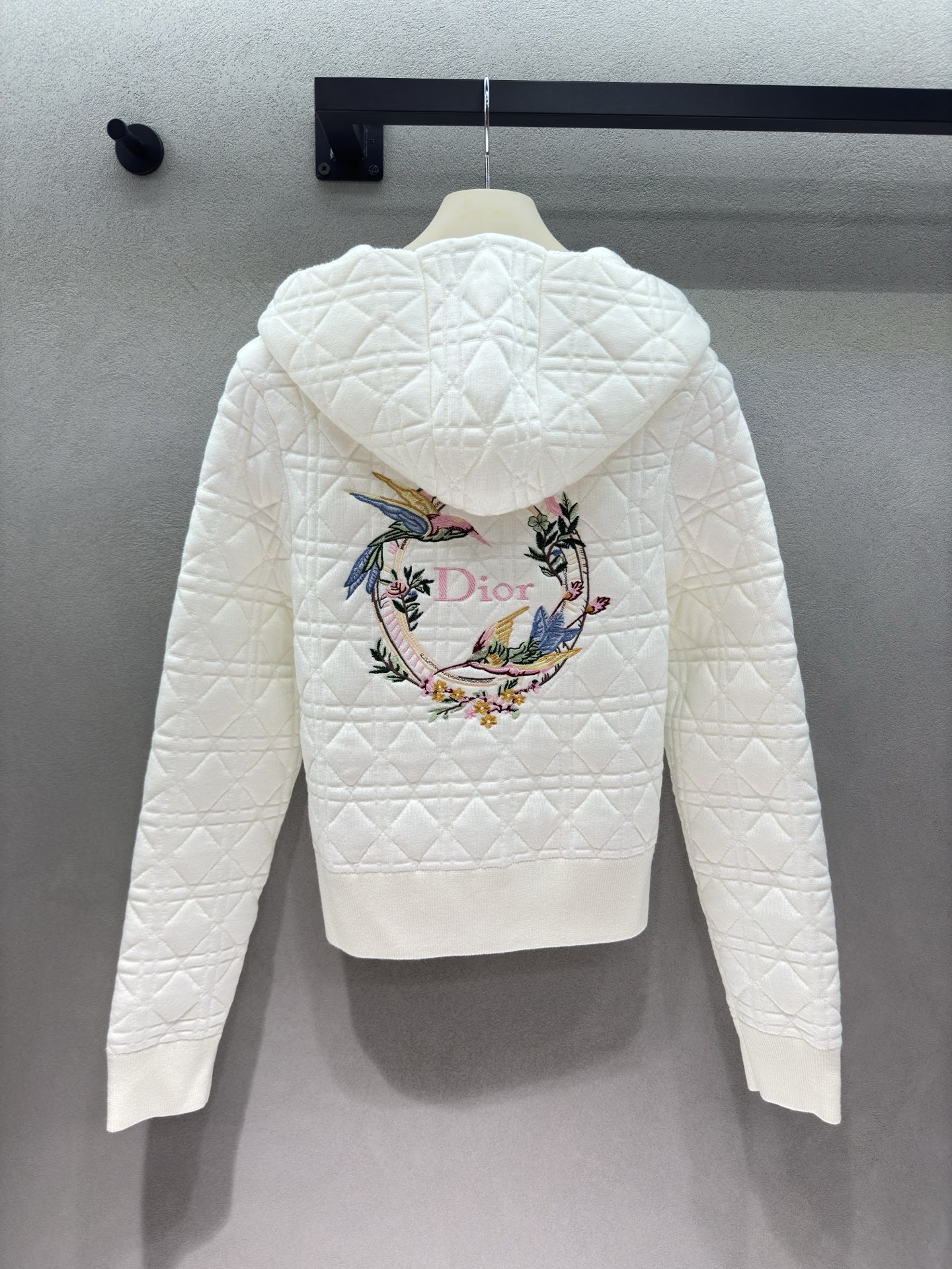❄️2026 Autumn and Winter❄️ !DR,菱格绗缝连帽短外套! 干净奶白色调,温柔又清爽,氛围感直接 ❄️2026 Autumn and Winter❄️ !DR,菱格绗缝连帽短外套! 干净奶白色调,温柔又清爽,氛围感直接