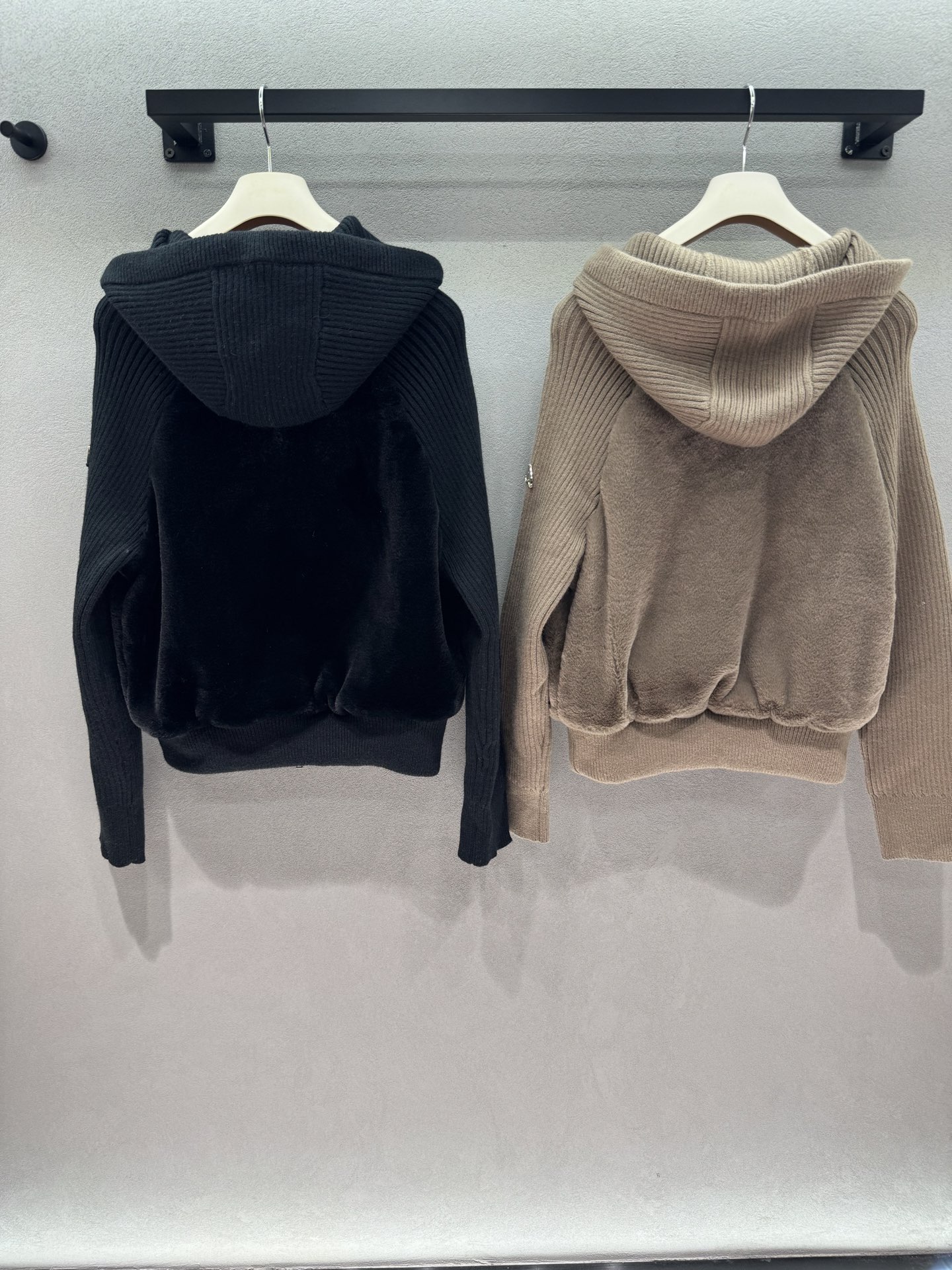 ❄️2026 Autumn and Winter❄️ !剪刀✂️,软糯氛围感拼接连帽外套, 正面厚实毛绒面料,触感柔软顺 ❄️2026 Autumn and Winter❄️ !剪刀✂️,软糯氛围感拼接连帽外套, 正面厚实毛绒面料,触感柔软顺