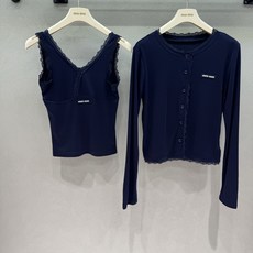 ❄️2026 Autumn and Winter❄️ /套!MM蕾丝花边两件套, 不用费心思考搭配, 细腻坑条针织面料, ❄️2026 Autumn and Winter❄️ /套!MM蕾丝花边两件套, 不用费心思考搭配, 细腻坑条针织面料,