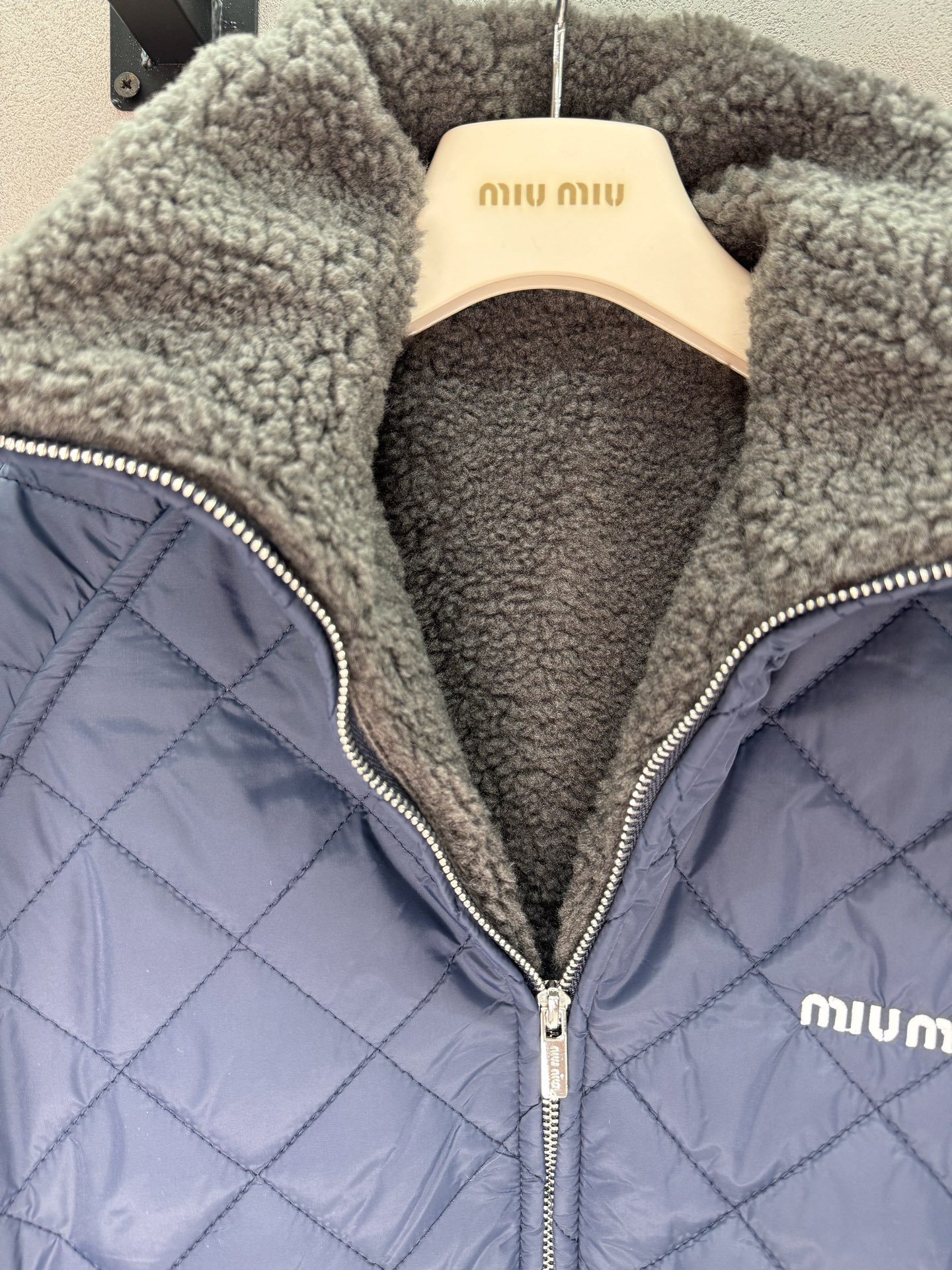 ❄️2026 Autumn and Winter❄️ !MM冬日刚需棉服, 菱格衍缝工艺,均匀锁棉不跑绒 羊羔毛大翻领, ❄️2026 Autumn and Winter❄️ !MM冬日刚需棉服, 菱格衍缝工艺,均匀锁棉不跑绒 羊羔毛大翻领,