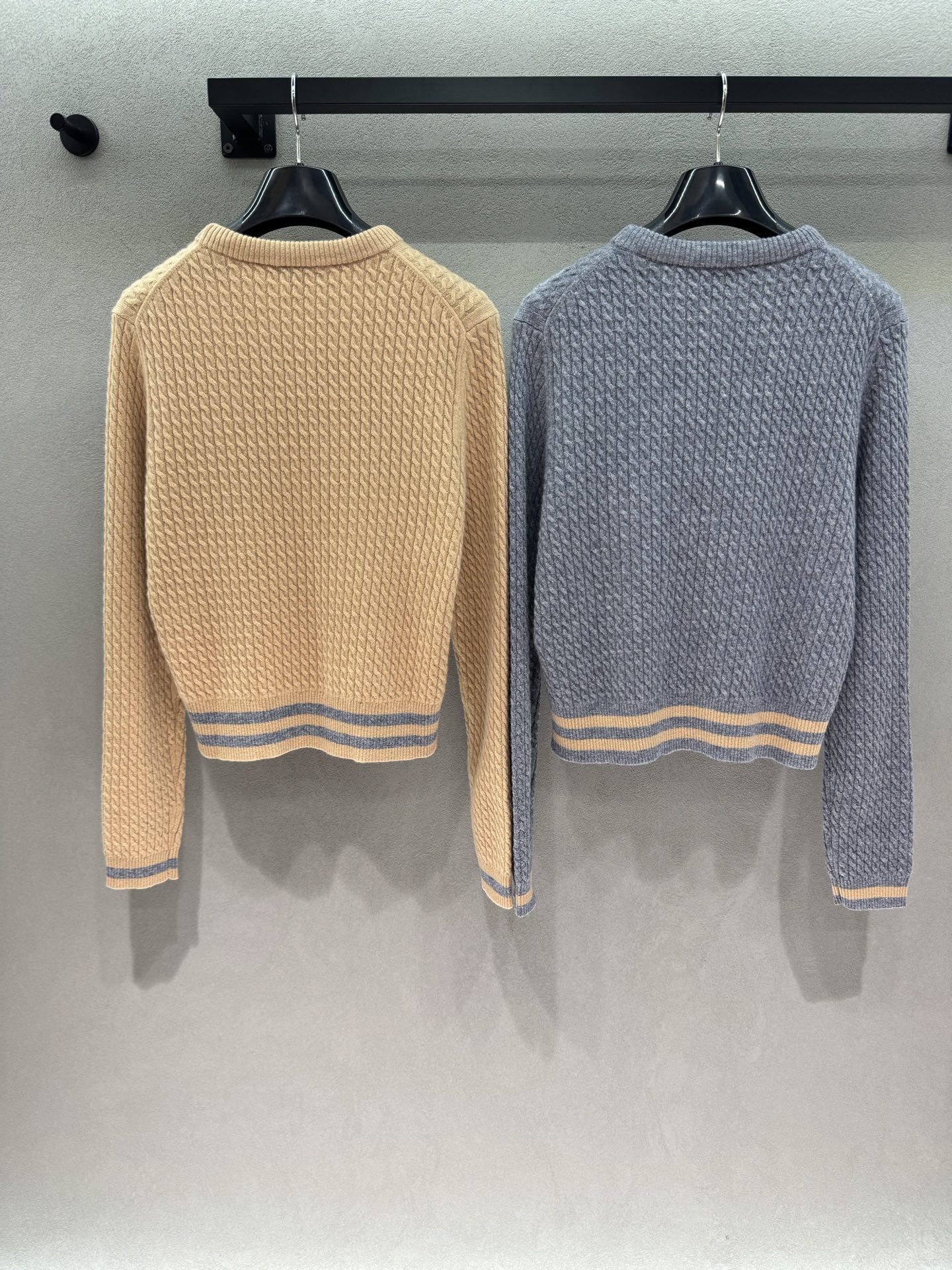 ❄️2026 Autumn and Winter❄️ !1V,绞花针织上衣, 立体麻花纹肌理,触感厚实软糯,上身很有分量 ❄️2026 Autumn and Winter❄️ !1V,绞花针织上衣, 立体麻花纹肌理,触感厚实软糯,上身很有分量