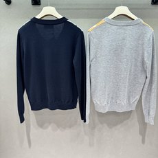 ❄️2026 Autumn and Winter❄️ !PD菱格V领套头针织, 经典菱格提花,配色超有质感 利落V领修饰 ❄️2026 Autumn and Winter❄️ !PD菱格V领套头针织, 经典菱格提花,配色超有质感 利落V领修饰