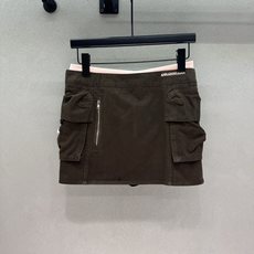 ❄️2026 Autumn and Winter❄️ !深棕色多口袋工装短裙 深棕调工装面料,质感挺括有型, 多口袋立体 ❄️2026 Autumn and Winter❄️ !深棕色多口袋工装短裙 深棕调工装面料,质感挺括有型, 多口袋立体