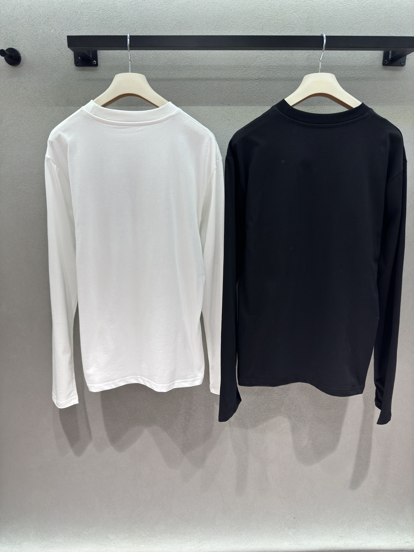 ❄️2026 Autumn and Winter❄️ ！Pus*，哭泣女孩长袖T， 圆领基础版型，不挑脸型不挑身材 正面