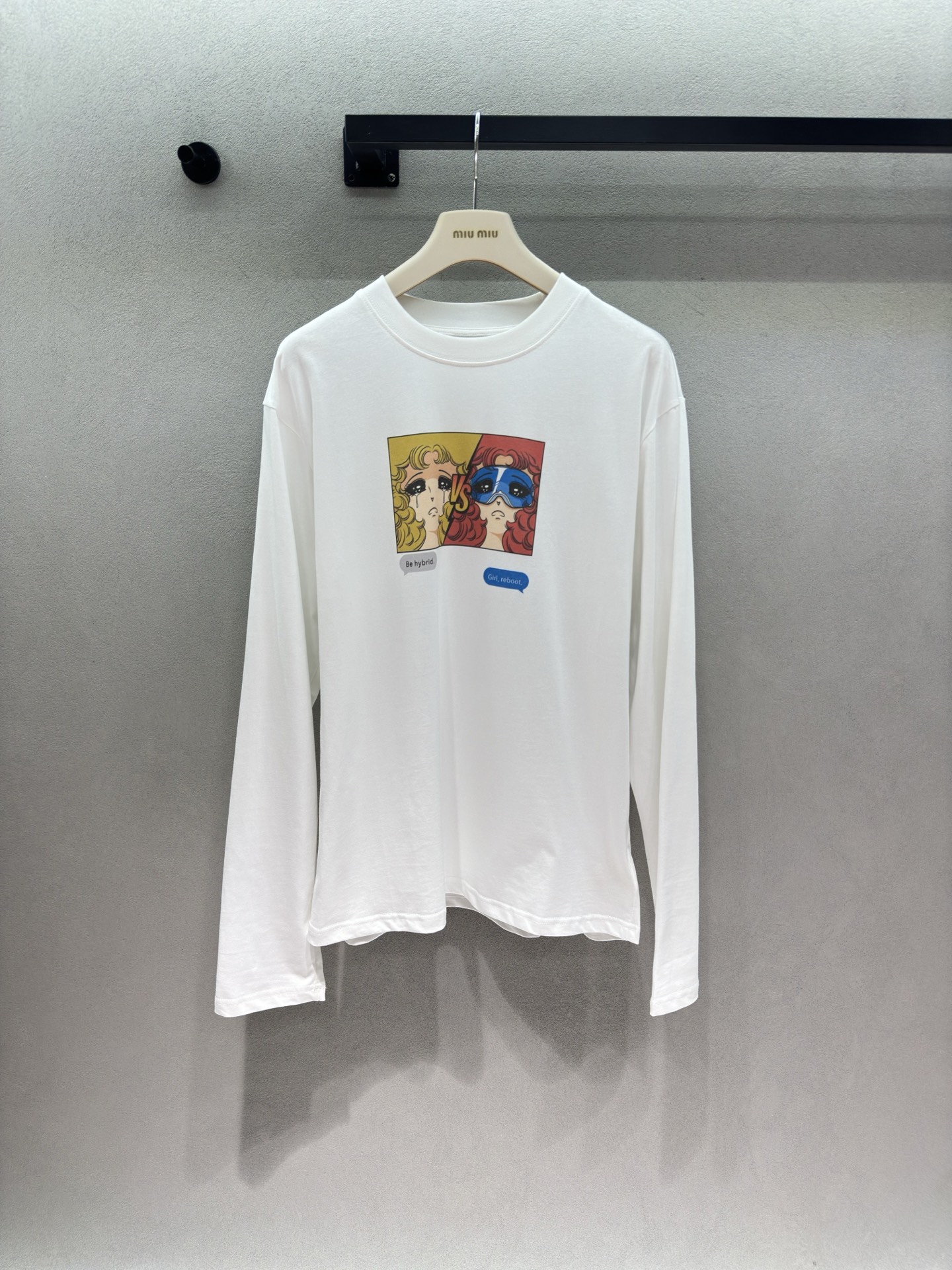 ❄️2026 Autumn and Winter❄️ ！Pus*，哭泣女孩长袖T， 圆领基础版型，不挑脸型不挑身材 正面