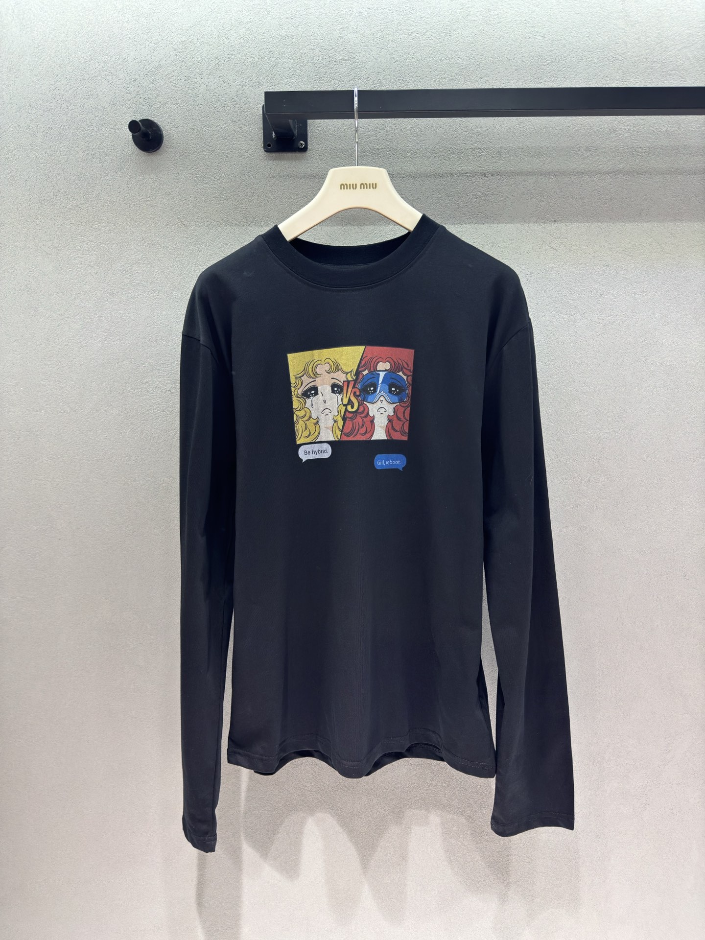 ❄️2026 Autumn and Winter❄️ ！Pus*，哭泣女孩长袖T， 圆领基础版型，不挑脸型不挑身材 正面