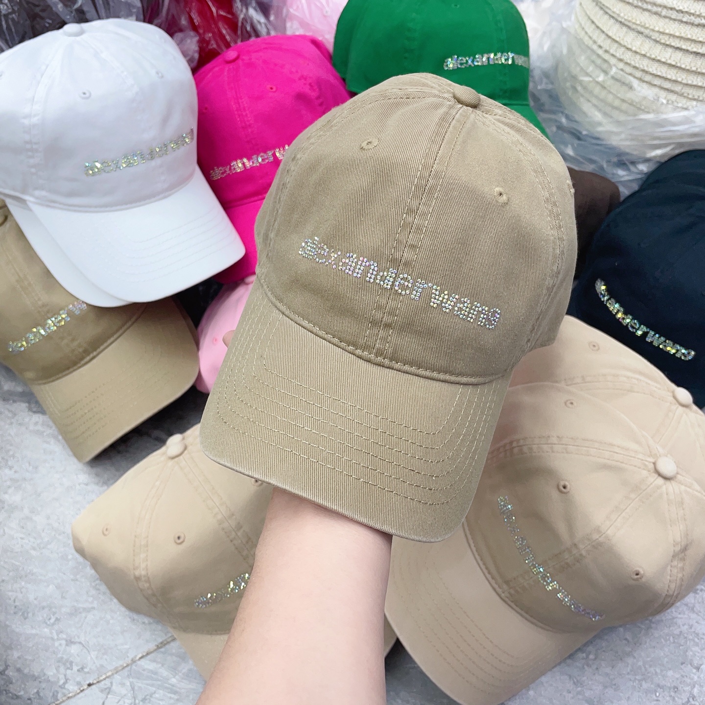 SPECIAL PRICE P84 WITH DUSTPROOF BAGS. KING ALEXANDER, A 2025 NEW FRAGRANCE BASEBALL CAP, A BIG SHOW OUT - 图片 4