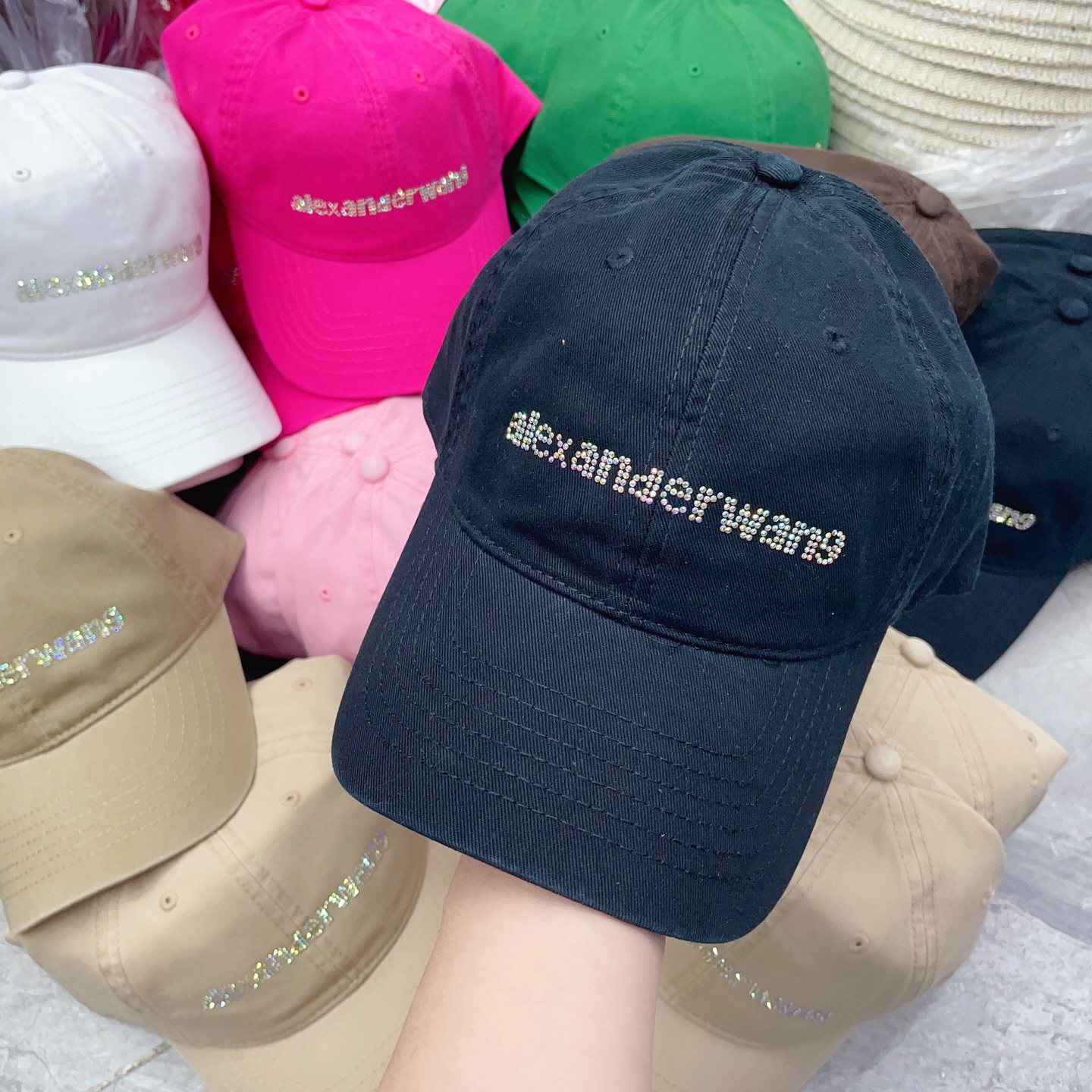 SPECIAL PRICE P84 WITH DUSTPROOF BAGS. KING ALEXANDER, A 2025 NEW FRAGRANCE BASEBALL CAP, A BIG SHOW OUT - 图片 5
