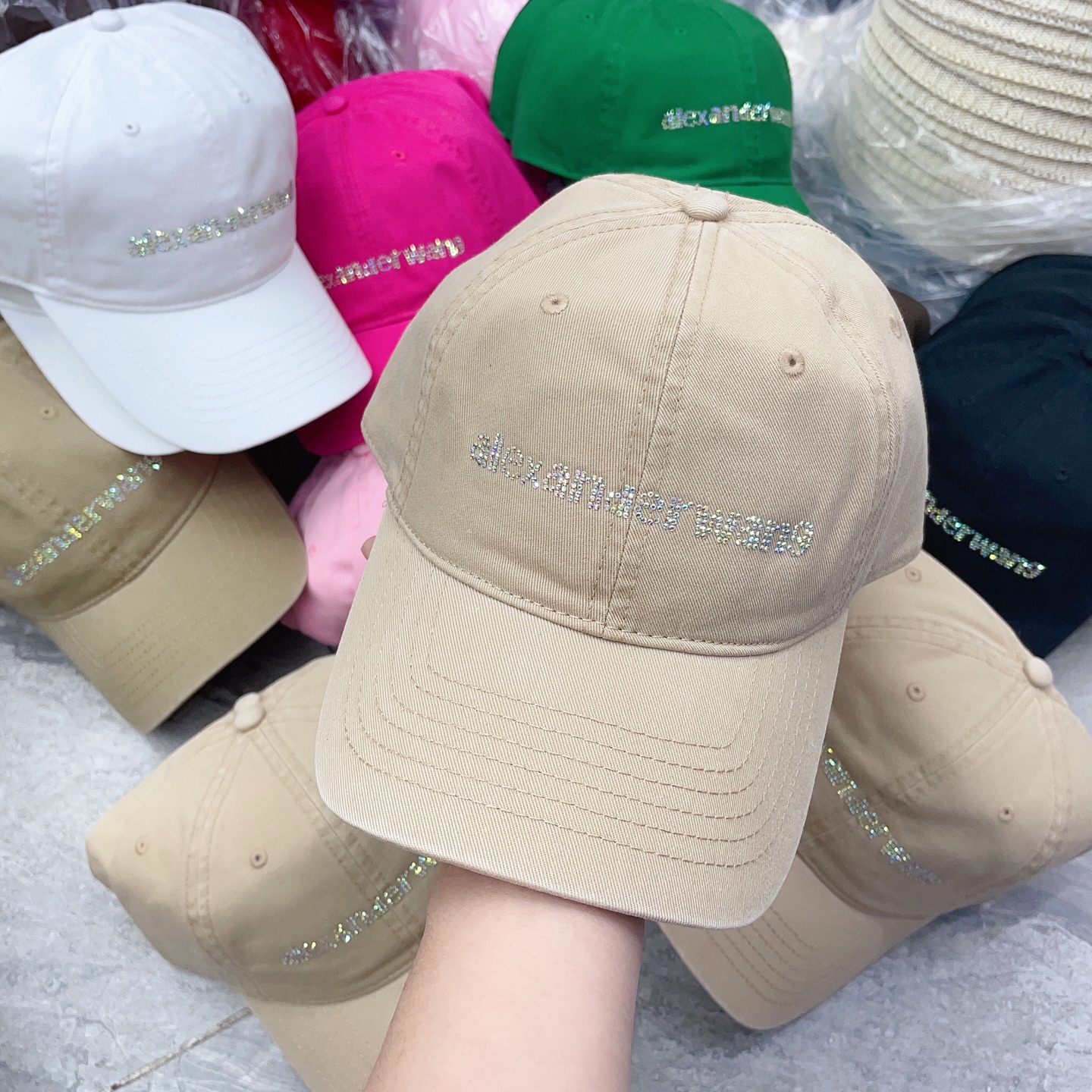 SPECIAL PRICE P84 WITH DUSTPROOF BAGS. KING ALEXANDER, A 2025 NEW FRAGRANCE BASEBALL CAP, A BIG SHOW OUT - 图片 3