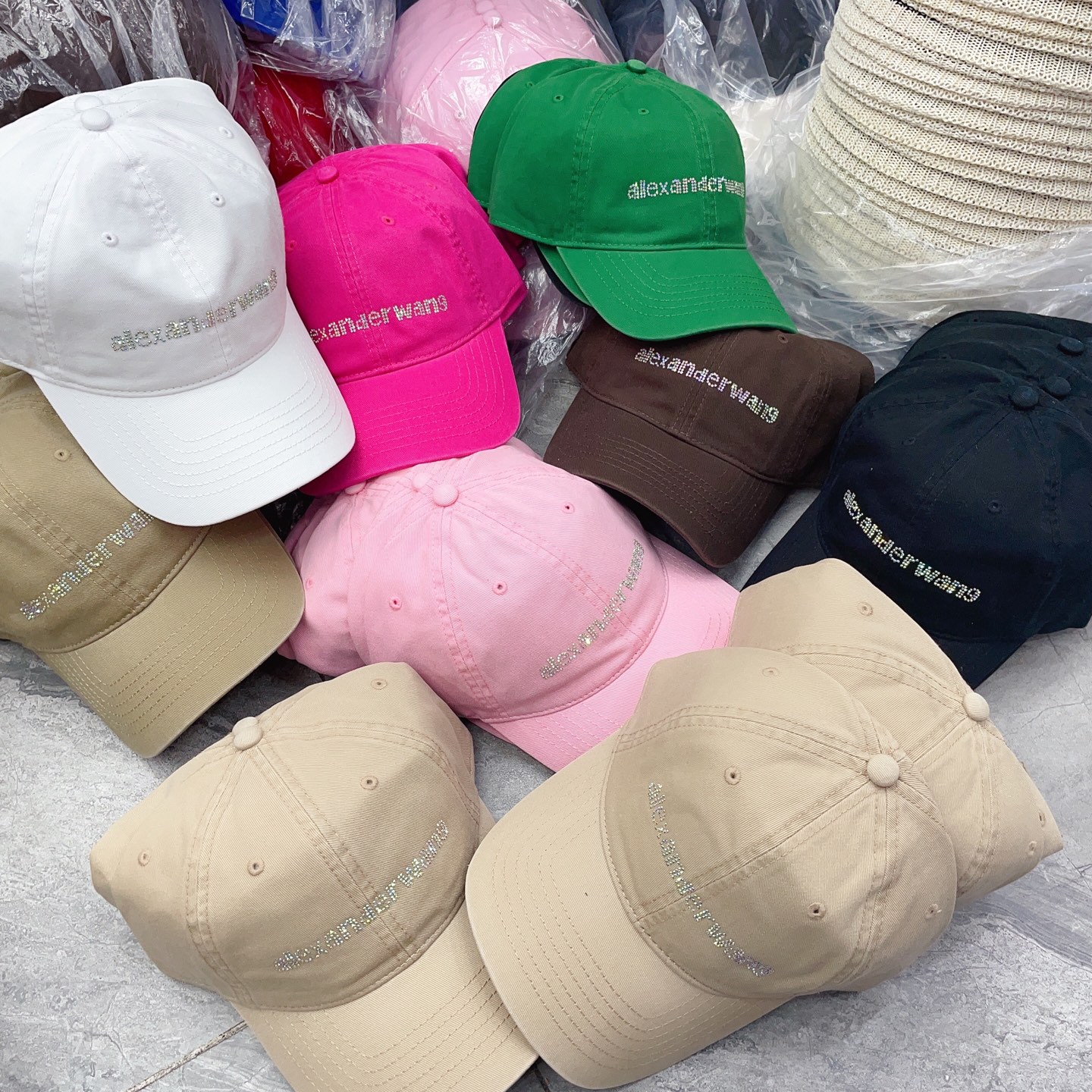 SPECIAL PRICE P84 WITH DUSTPROOF BAGS. KING ALEXANDER, A 2025 NEW FRAGRANCE BASEBALL CAP, A BIG SHOW OUT - 图片 1
