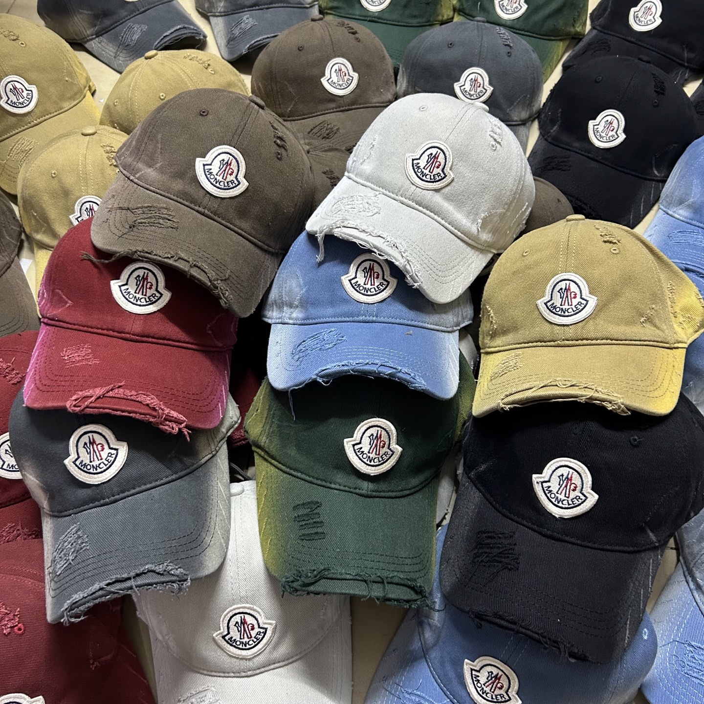 SPECIAL PRICE P84 WITH DUSTPROOF BAGS. THE NEW 2025 SHORT BASEBALL CAP, BOTH MALE AND FEMALE - 图片 1