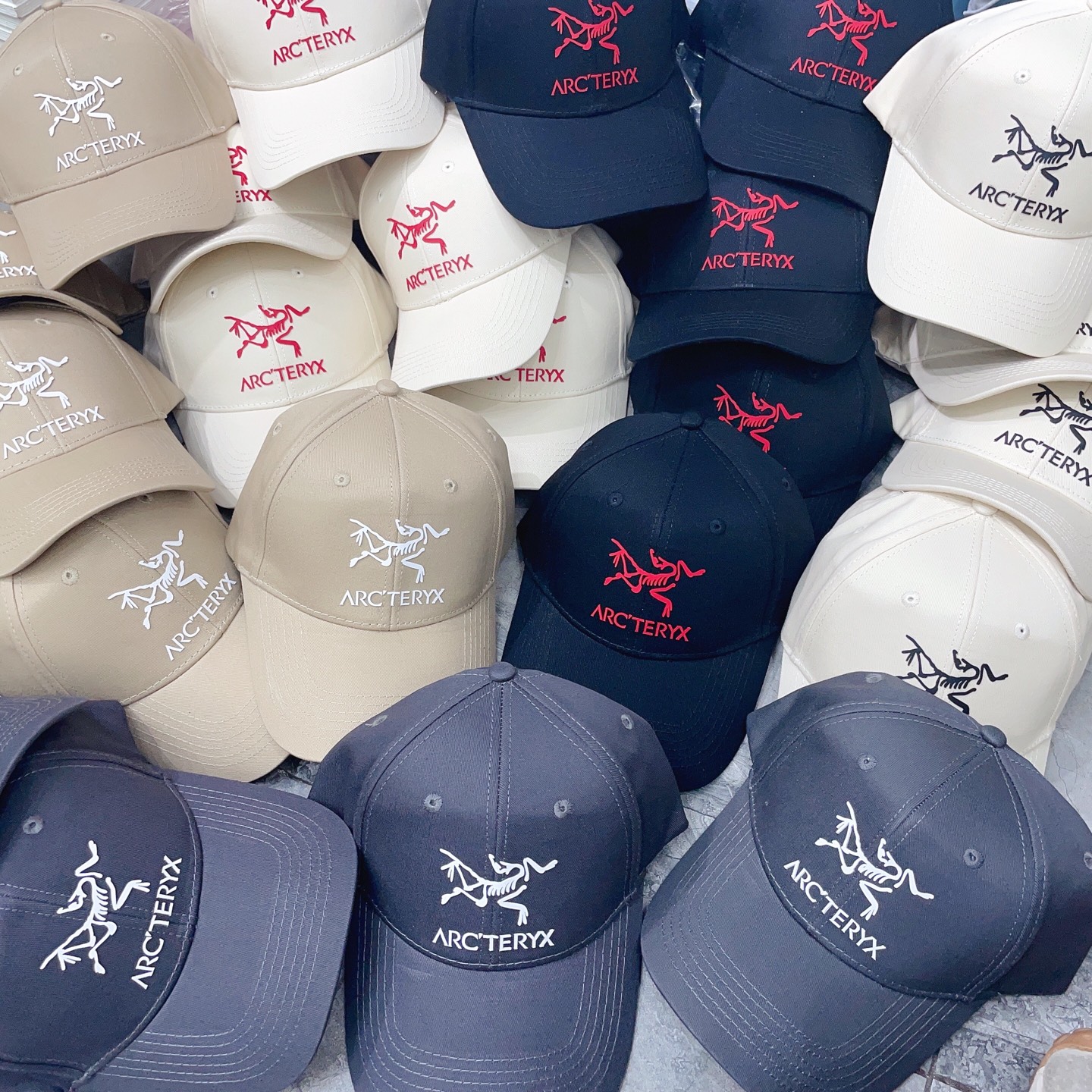SPECIAL PRICE P84 WITH DUSTPROOF BAGS. A NEW 2025 SHORT BASEBALL CAP FOR BOTH MEN AND WOMEN - 图片 2