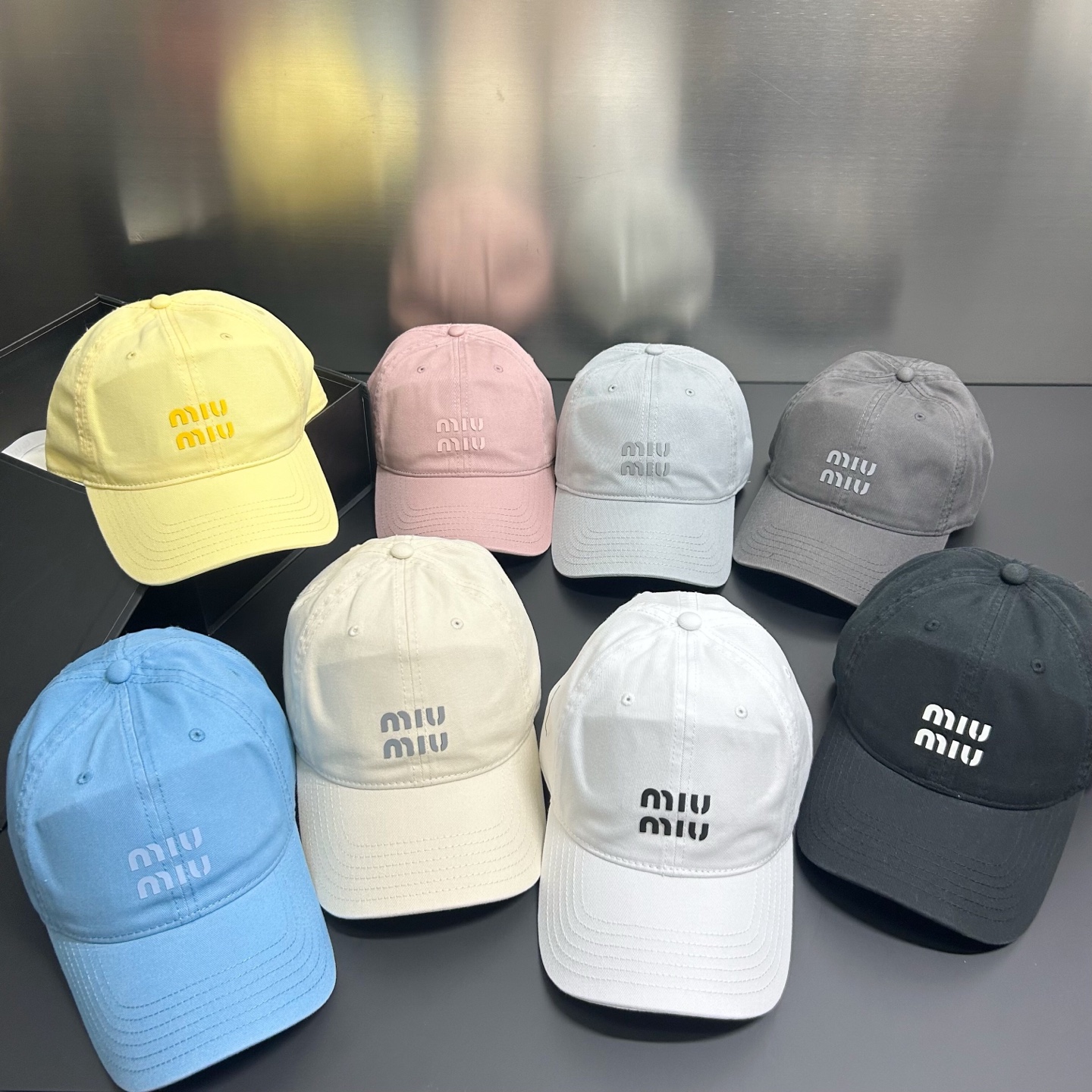 💛配防尘袋。【MIUMIU缪缪】2025新款简约棒球帽，男女通用～酷帅出街