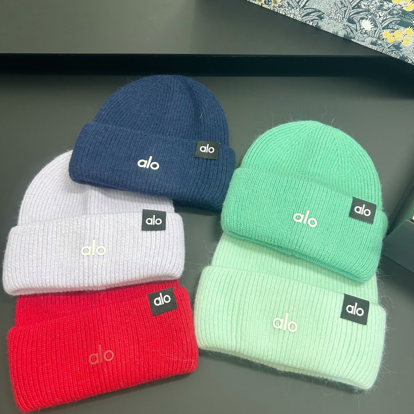 💛配防尘袋。【alo 】2025新款小香风兔毛针织毛线帽,软乎乎~保暖款