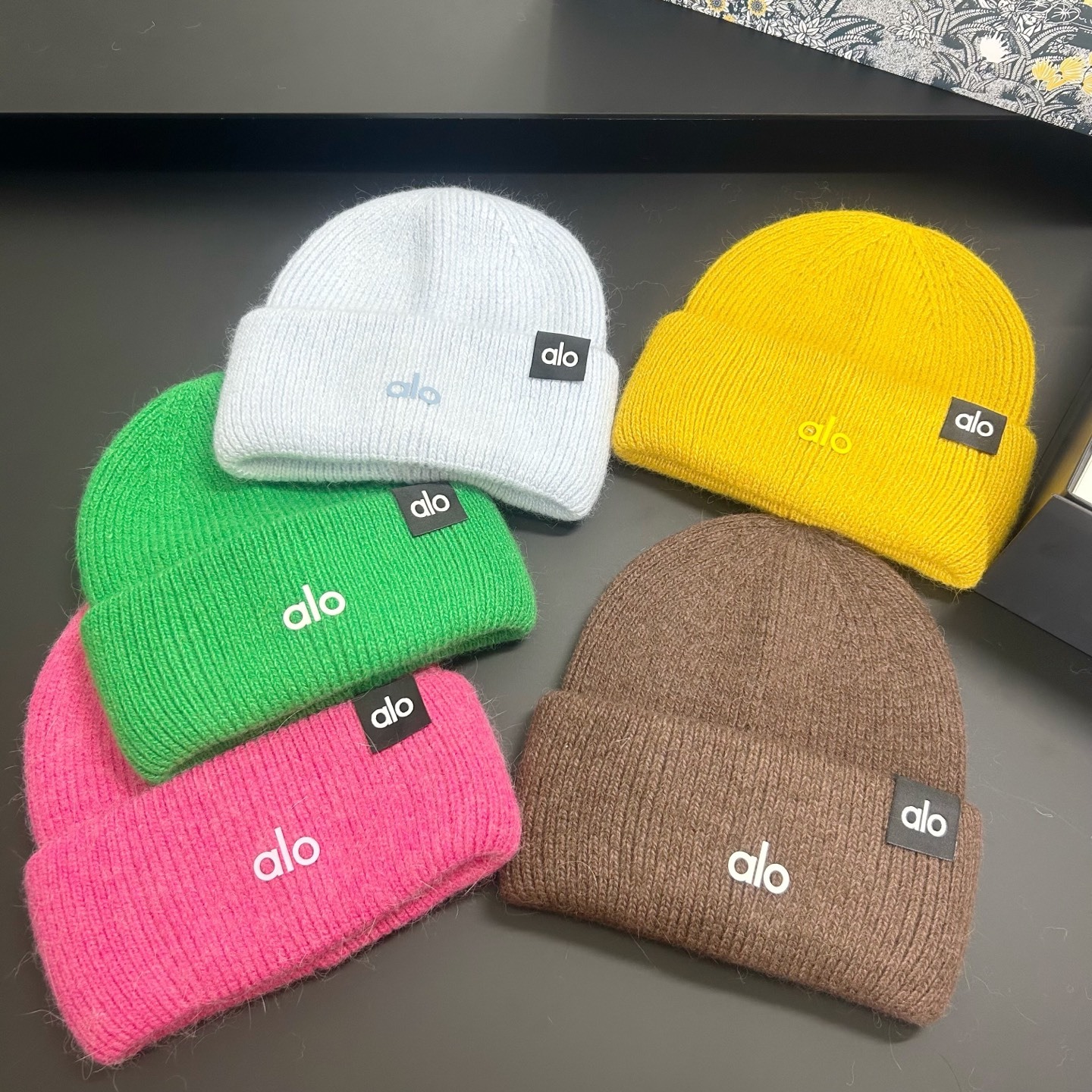 💛配防尘袋。【alo 】2025新款小香风兔毛针织毛线帽,软乎乎~保暖款