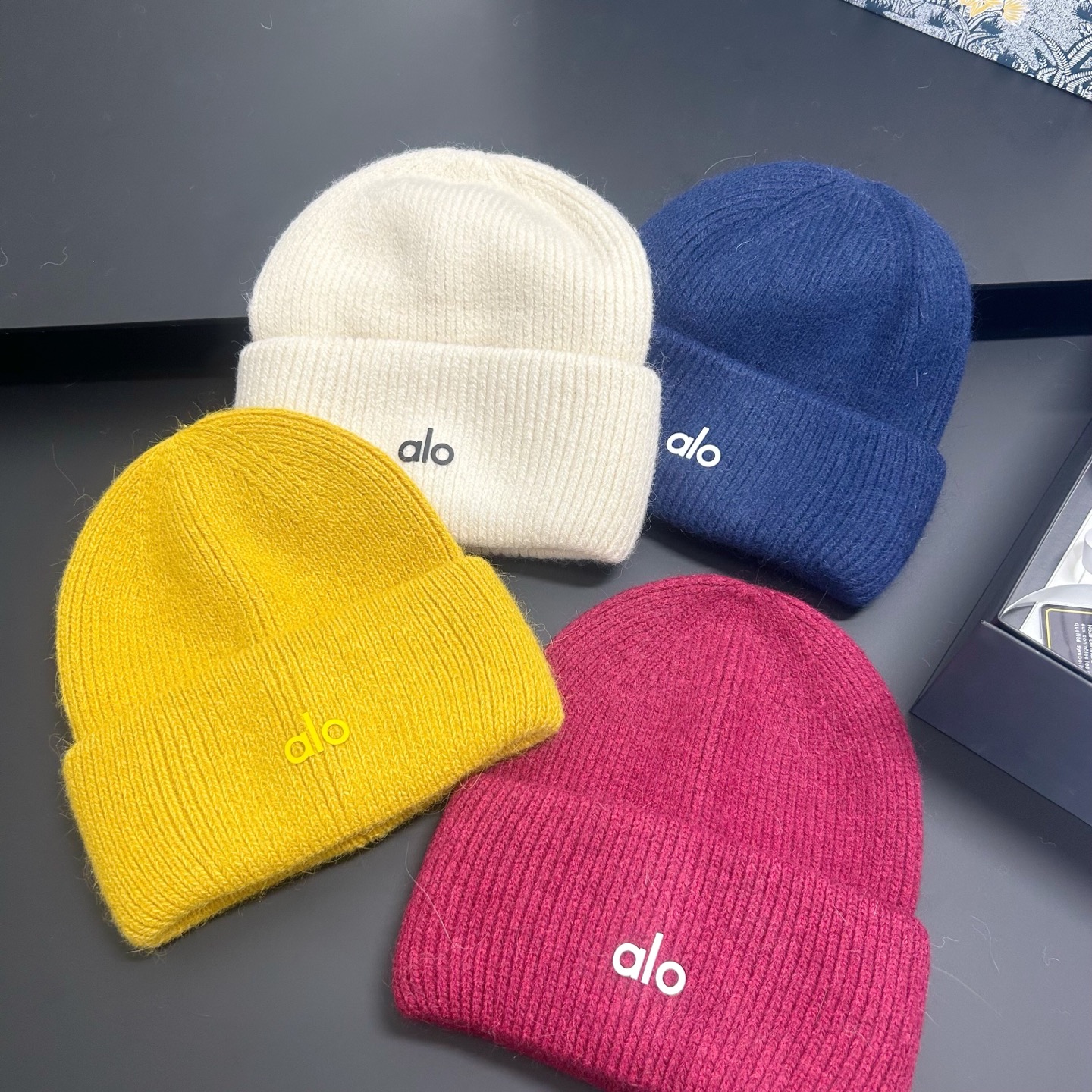 💛配防尘袋。【alo 】2025新款小香风兔毛针织毛线帽,软乎乎~保暖款