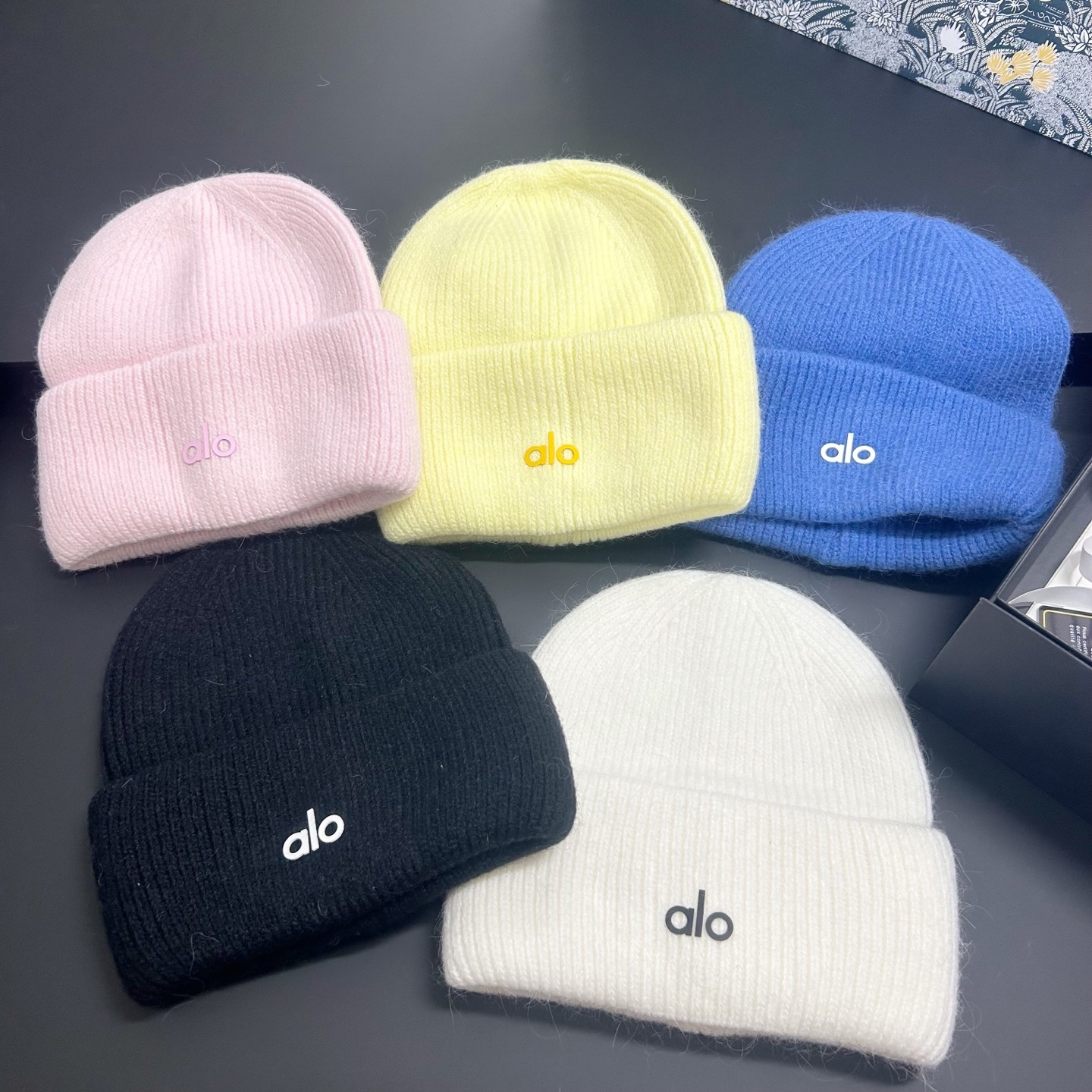 💛配防尘袋。【alo 】2025新款小香风兔毛针织毛线帽,软乎乎~保暖款