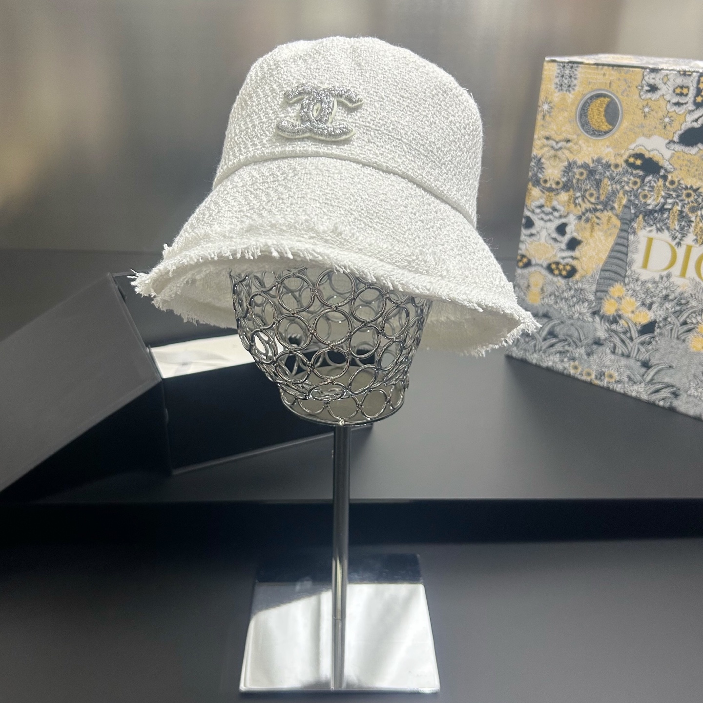 💛配防尘袋.  【CHANEL香奈儿】2025新款流苏渔夫帽，可折叠遮阳又好搭配，出街旅行单品