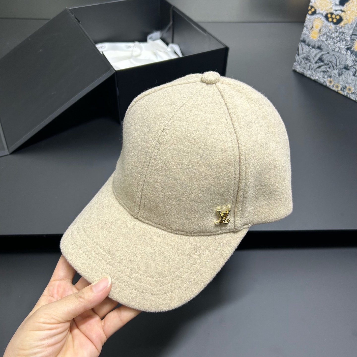 💛配防尘袋。【LV路易威登】2025新款羊绒重工棒球帽，男女通用～酷帅出街