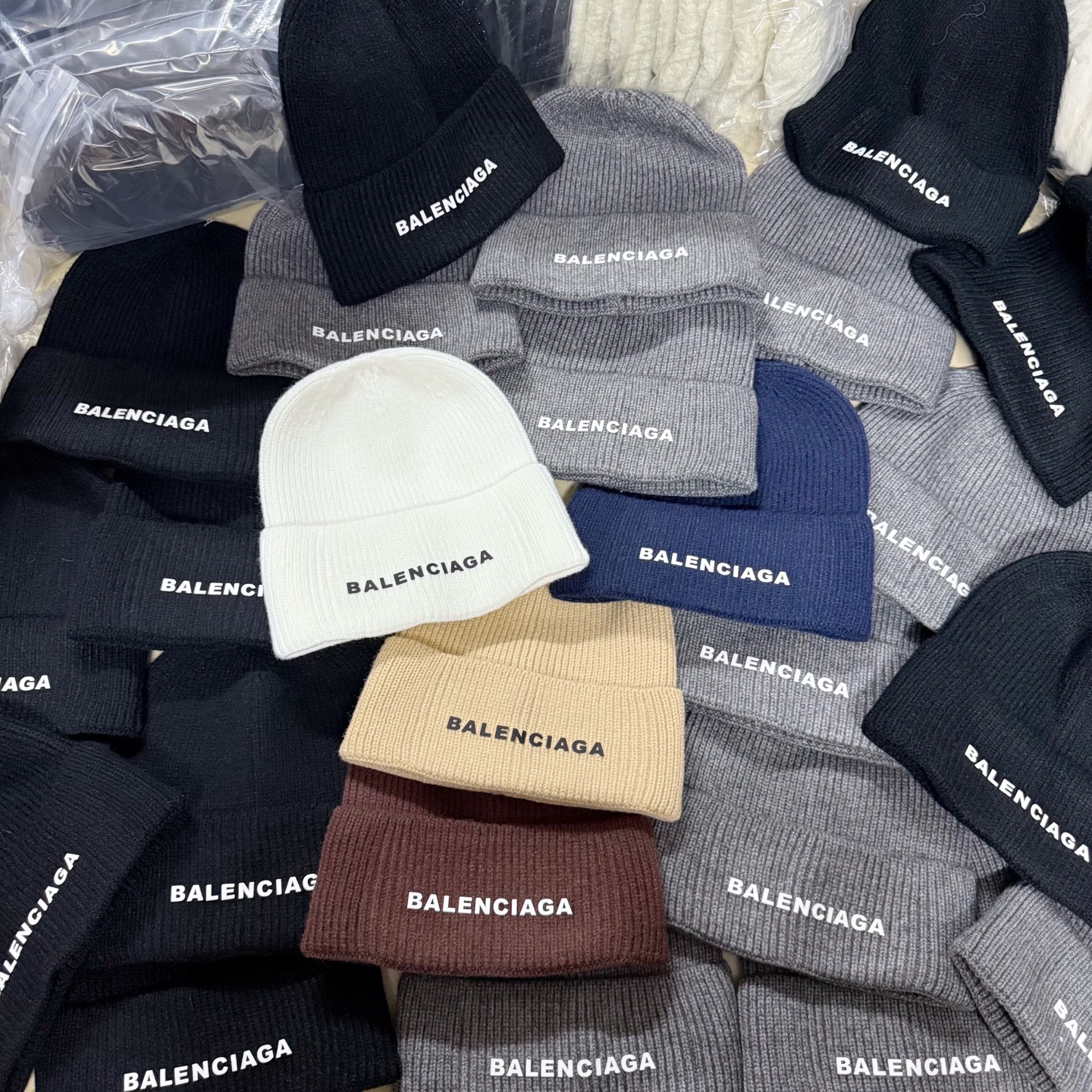 NO:604682,Special price with dust bag. [Balenciaga] 2025 new simple knitted woolen hat, exclusive new style ~ Korean style single product hat, fisherman hat, baseball cap, knitted hat, hat, balenciaga, espadrilles, hats19860909特价配防尘袋.【巴黎世家】2025新款简约针织毛线帽,独家新款～韩版单品帽子渔夫帽棒球帽针织帽,帽子,balenciaga,espadrilles,hats,hat