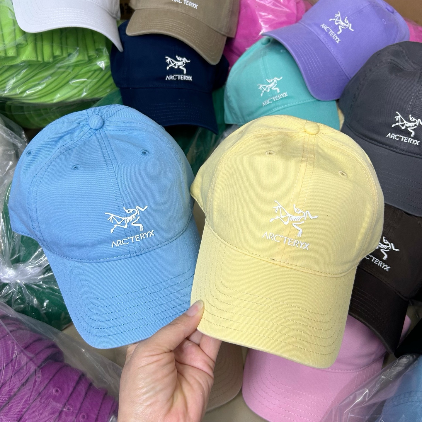 🎀始祖鸟棒球帽🧢 高端软顶——-