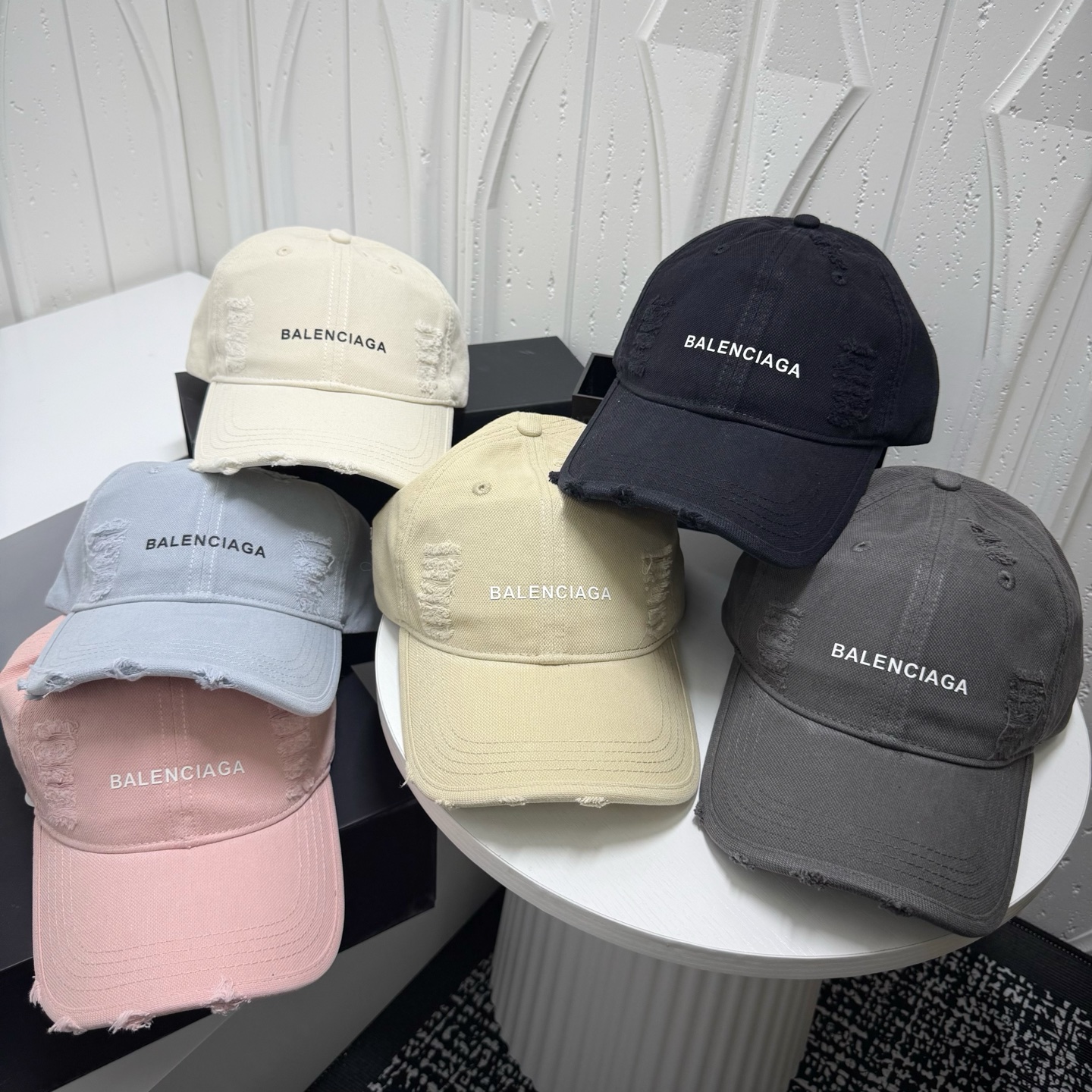 NO:765502,Special price with dust bag. [Balenciaga] 2026 new simple men's and women's baseball caps, daily versatile hats, straw hats, fisherman hats, baseball caps, hats, balenciaga, espadrilles, hats19860909特价配防尘袋.【巴黎世家】2026新款简约男女款棒球帽,日常百搭帽子草帽渔夫帽棒球帽,帽子,balenciaga,espadrilles,hats,hat