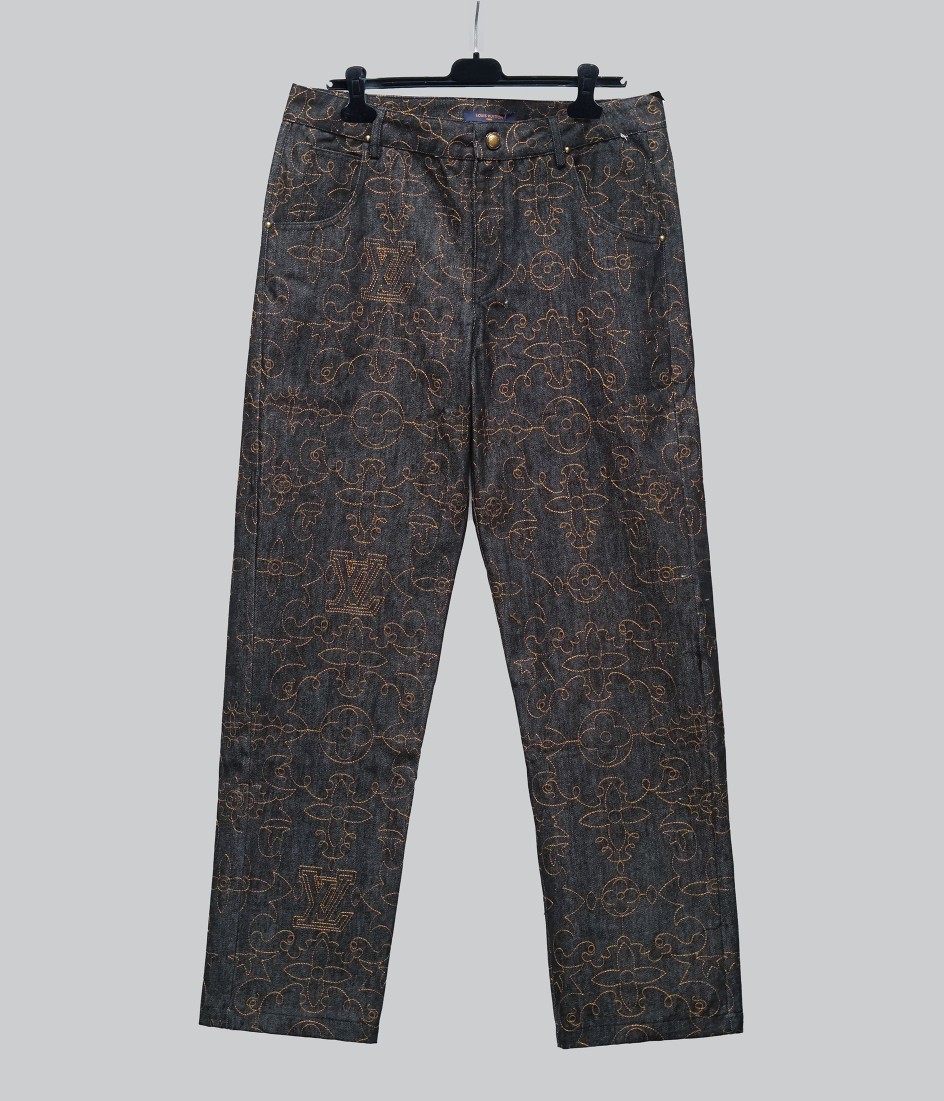 Louis Vuitton Parfait
 Vêtements Manteaux & Blousons Jeans Culottes & Pantalons Noir Broderie de fleurs Givrée Peu importe