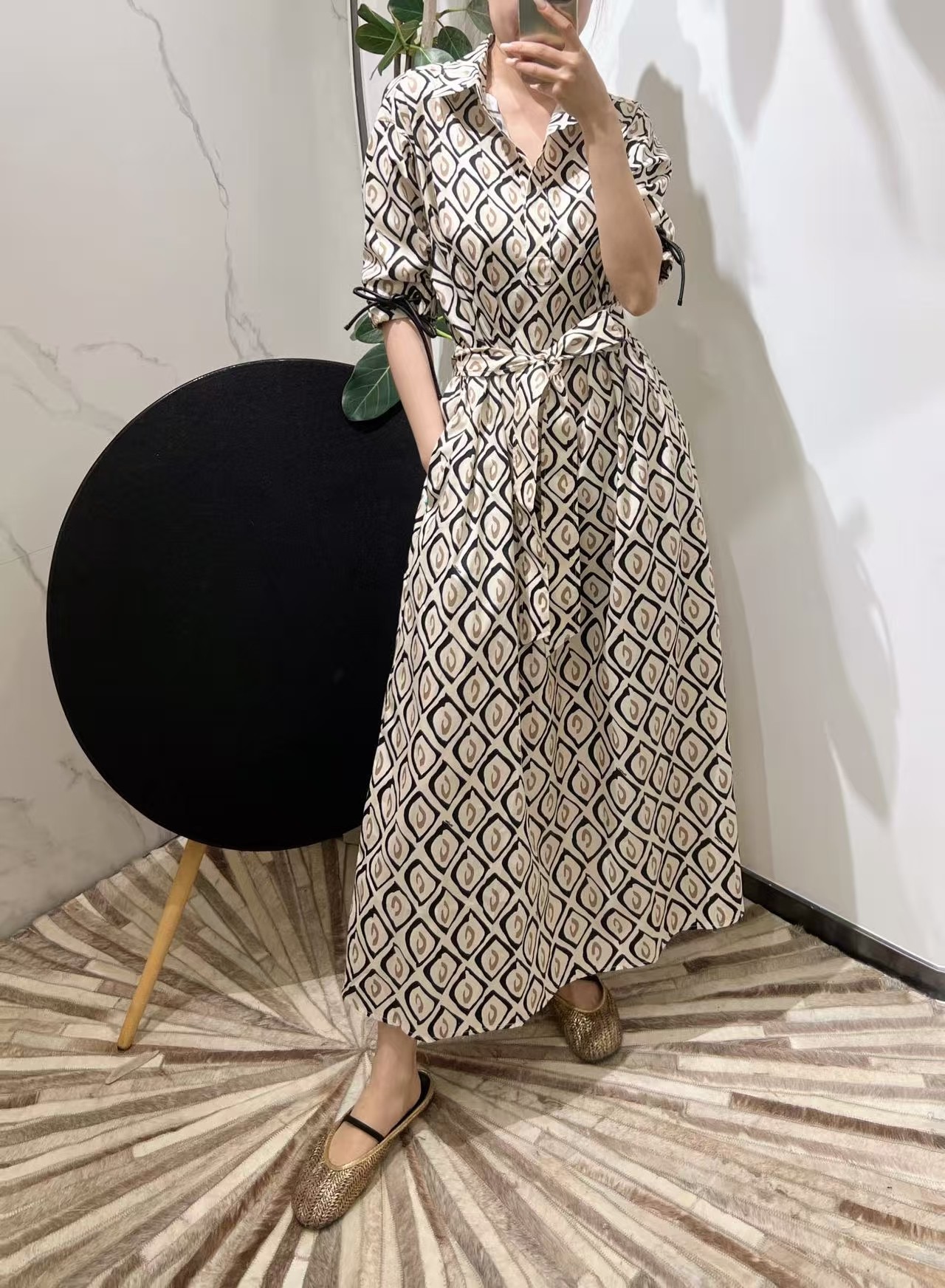NO:861496,MAX26 summer series rhombus print shirt belt dress, retro rhombus pattern + belt + cuff drawstring, perfect details. Bright colors and loose fit, casual and high-end. Size S-XL, Maxmara-clothing, skirts, shirts,19860909MAX26夏系列菱格印花衬衫腰带连衣裙,复古菱格纹+腰带+袖口抽绳,细节满分.色彩鲜亮宽松版型,随性又高级. 码数S-XL,麦丝玛拉-服装,skirts,shirts,,Women's clothing
