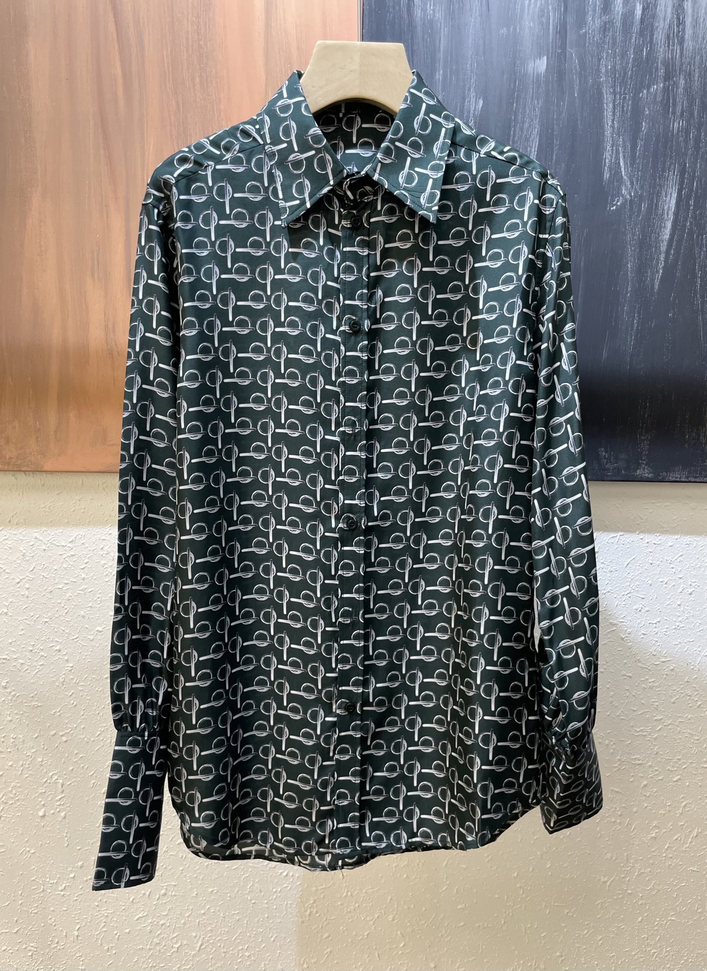 NO:861410,BUR silk shirt, silk fabric, super comfortable and loose fit, versatile basic style, size S-XL, Burberry-clothing, burberry, real silk,19860909BUR 真丝衬衣 真丝面料,超级舒适宽松版型,百搭基础款款,码数 S-XL,博柏利-服装,burberry,real silk,,Women's clothing
