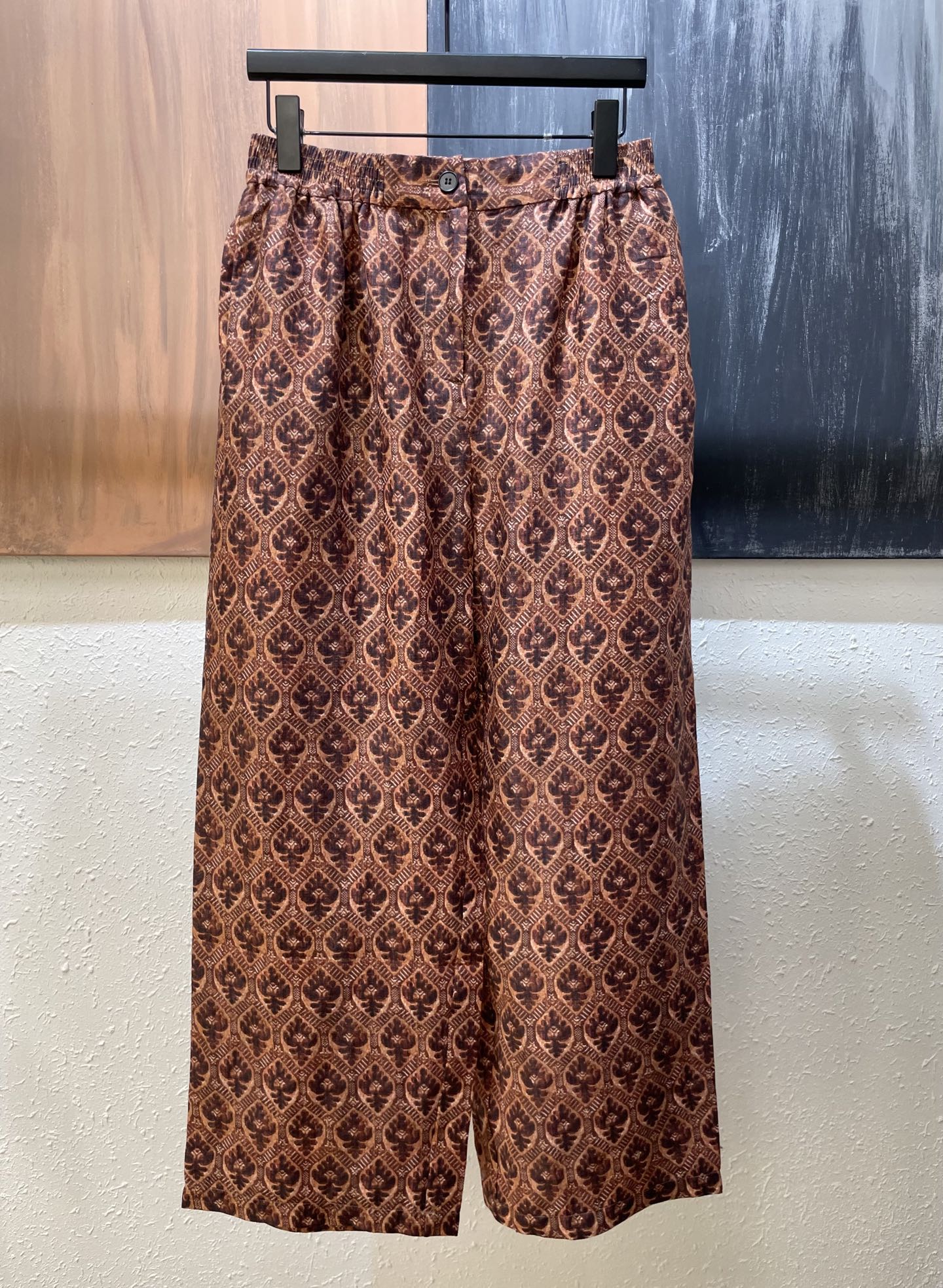 NO:861252,LP linen trousers, simple and casual style, neat tailoring without complicated decoration, full of old money style!  S-L,women's clothing,loro piana,19860909LP 亚麻长裤 简约休闲风,利落剪裁没有繁杂装饰,老钱风尽显格调！S-L,女装,loro piana,,Women's clothing