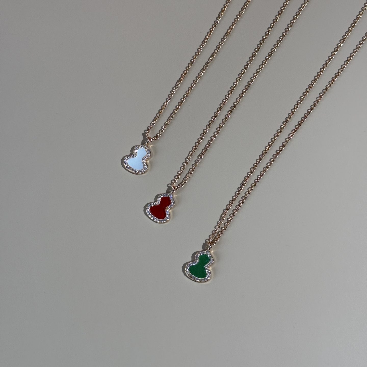 NO:765704,Qeelin Kirin Wulu series gourd diamond necklace red agate/emerald green/white mother-of-pearl,,qeelin,necklace,Cardia high-end jewelry19860909Qeelin麒麟 Wulu系列 葫芦镶钻项链 红玛瑙/翡翠绿/白母贝,,qeelin,necklace,卡迪亚高端饰品,Jewelry