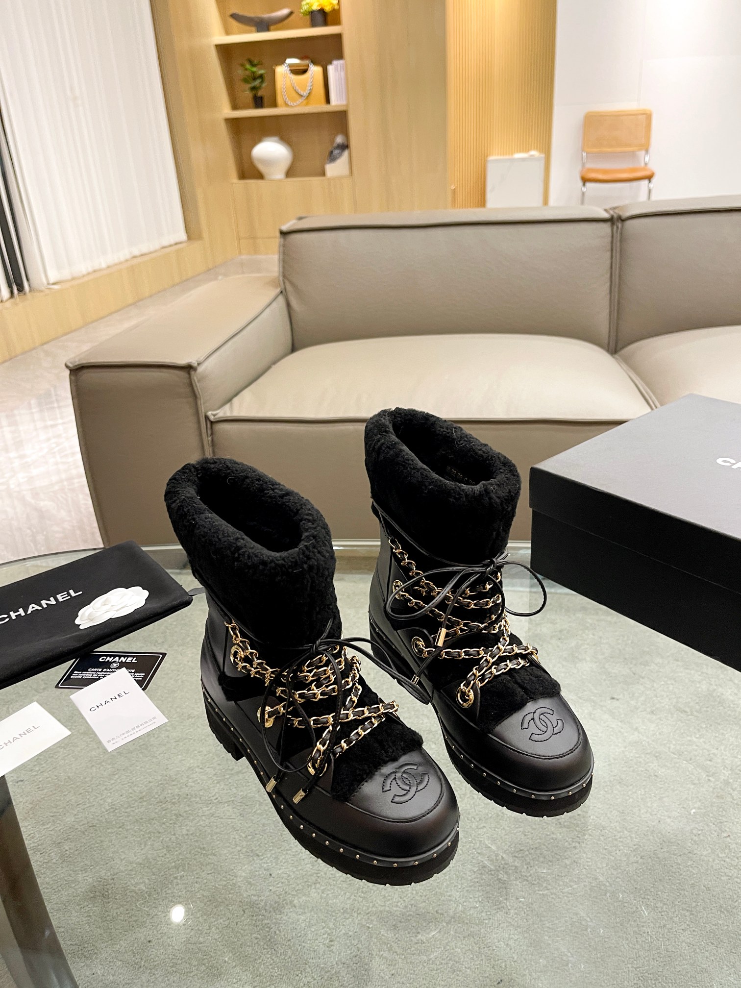 Chanel Bottes De Neige Noir Blanc Lambswol Soie Collection automne – hiver La chaîne