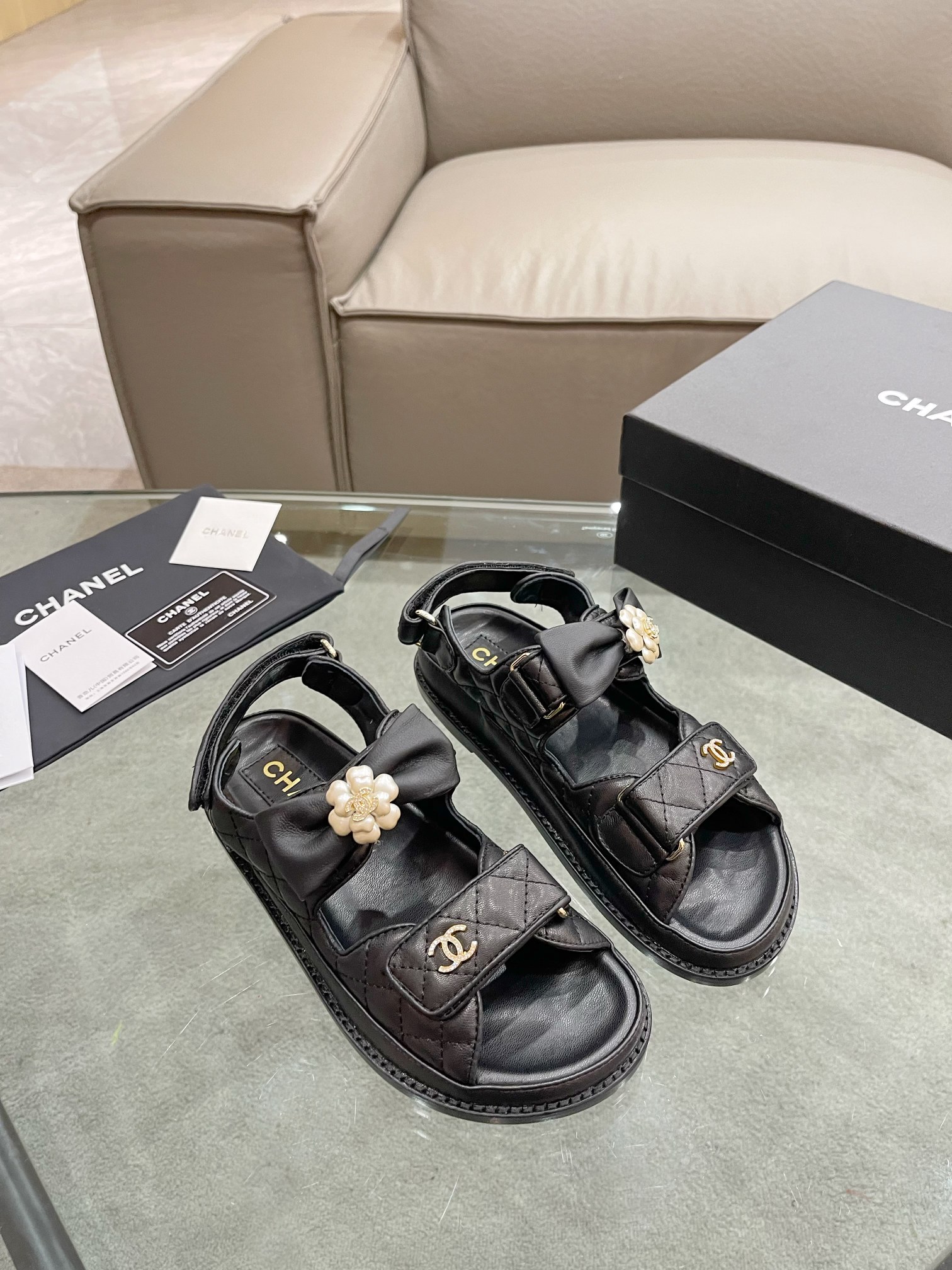 Chanel Chaussures Sandales Quincaillerie en or Genuine Leather Peau de mouton Série printemps La plage