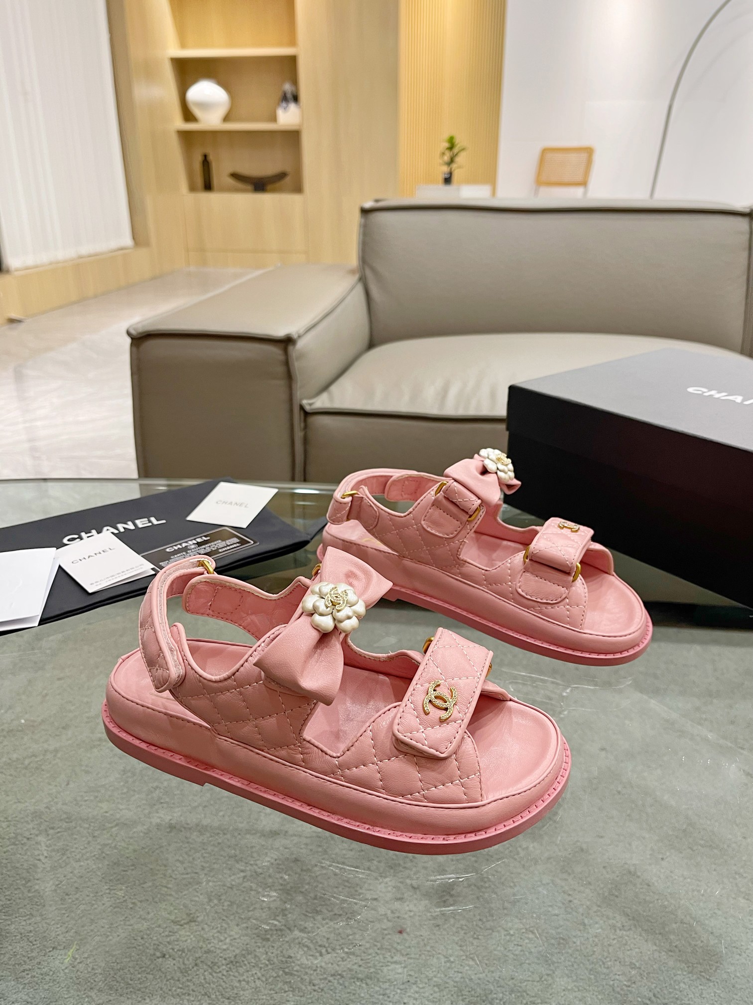 Chanel Zapatos Sandalias Hardware de oro Dermis Piel oveja Colección primavera Playa